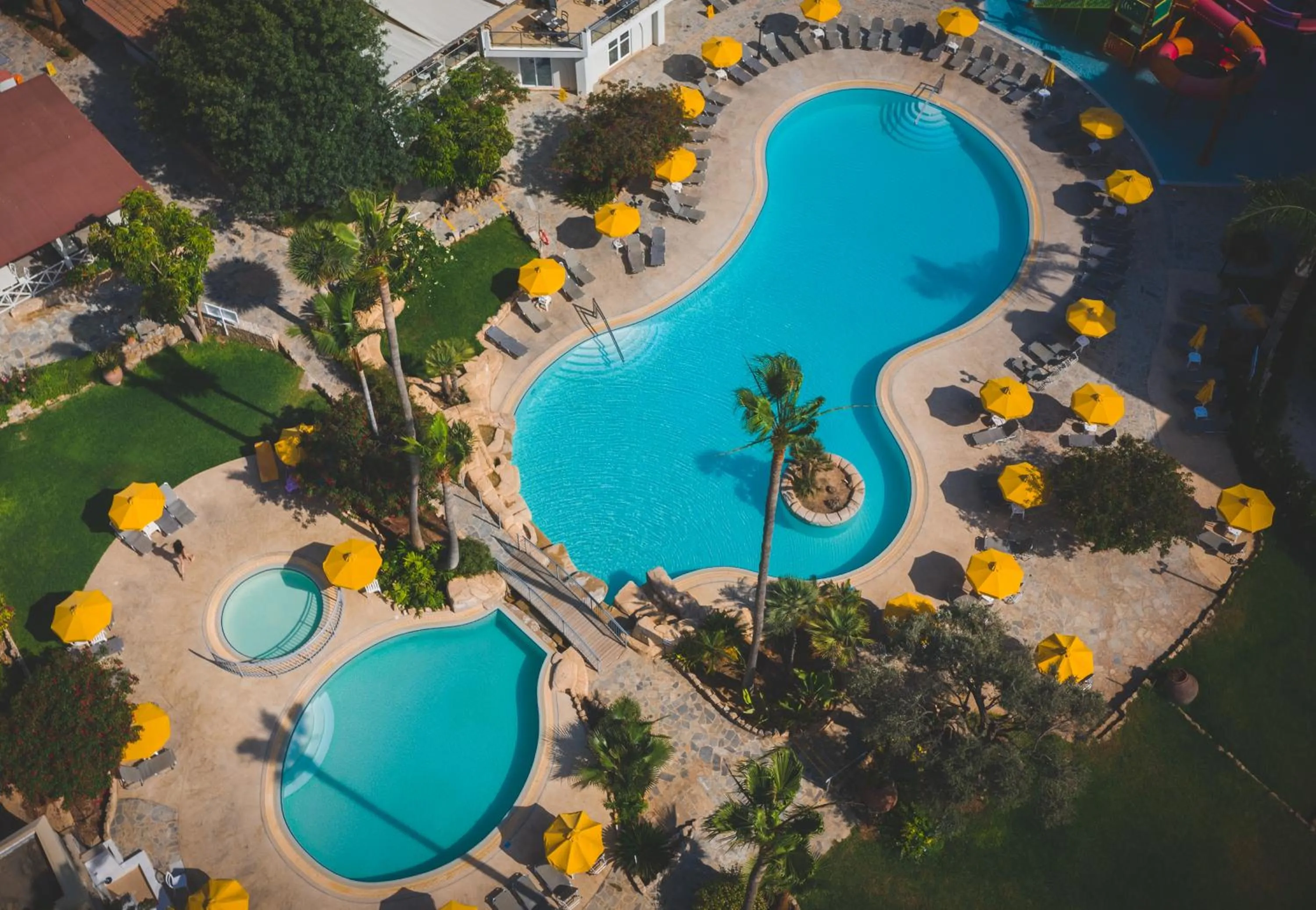 Swimming pool in Mayfair Gardens