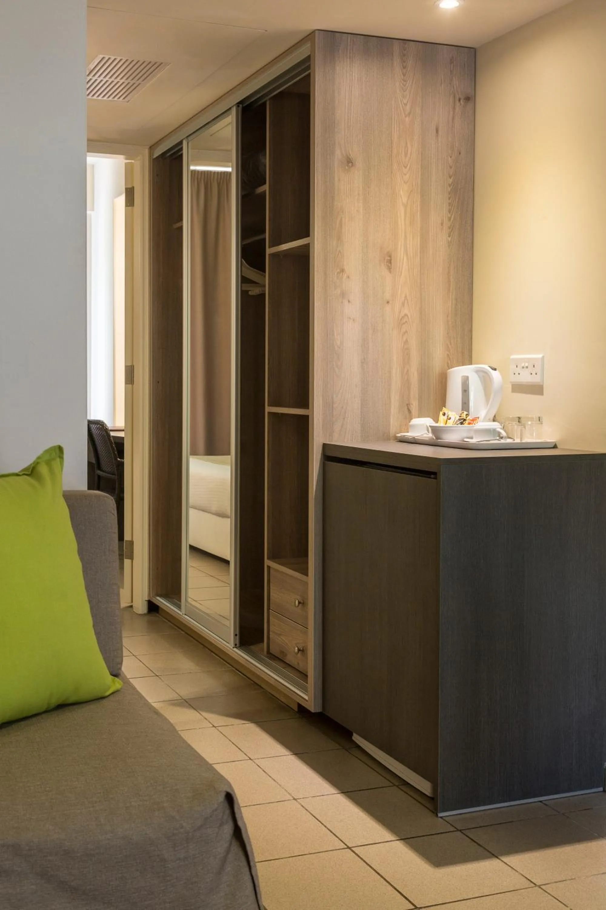 Coffee/tea facilities, Bed in Mayfair Gardens