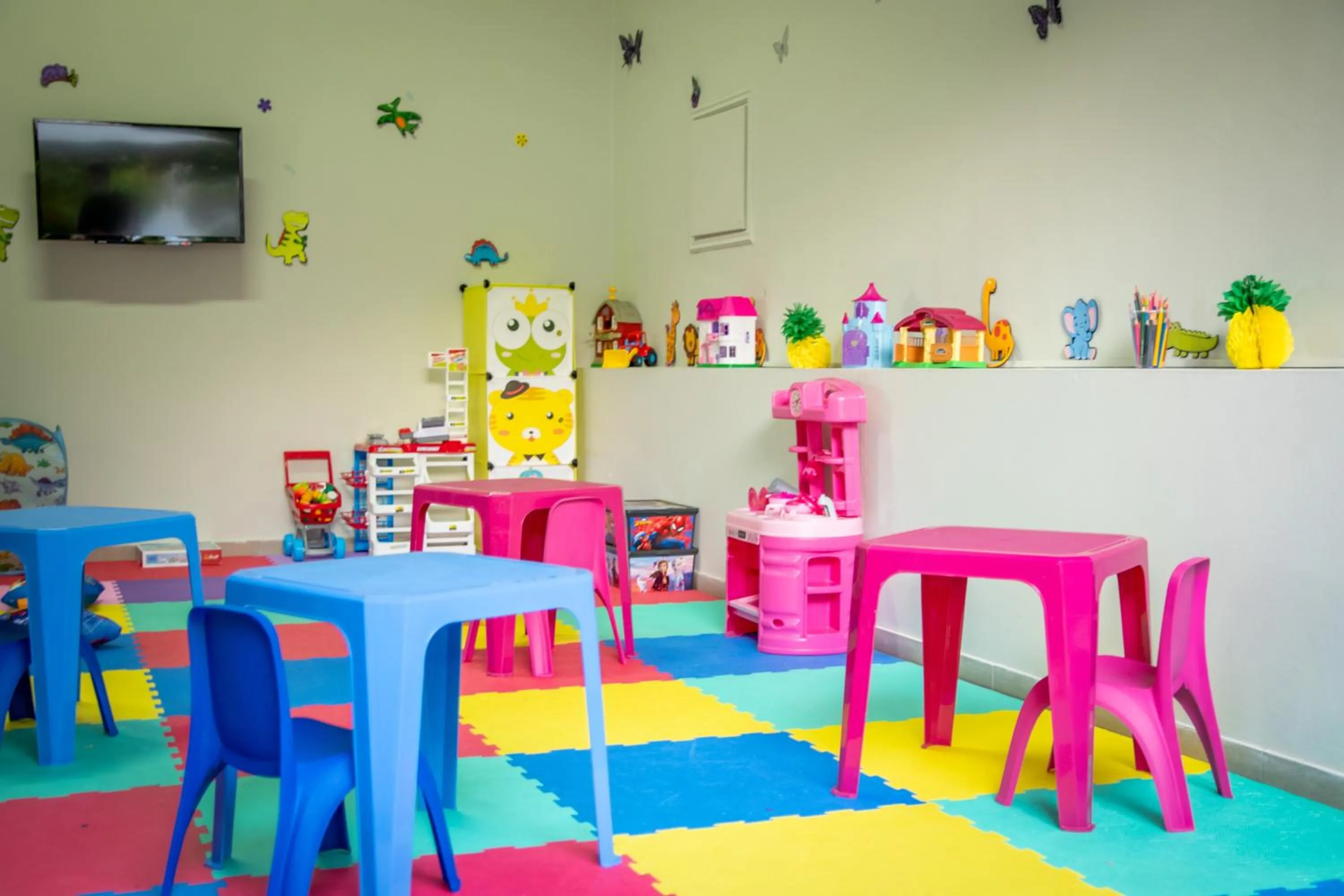 Kids's club in Mayfair Gardens