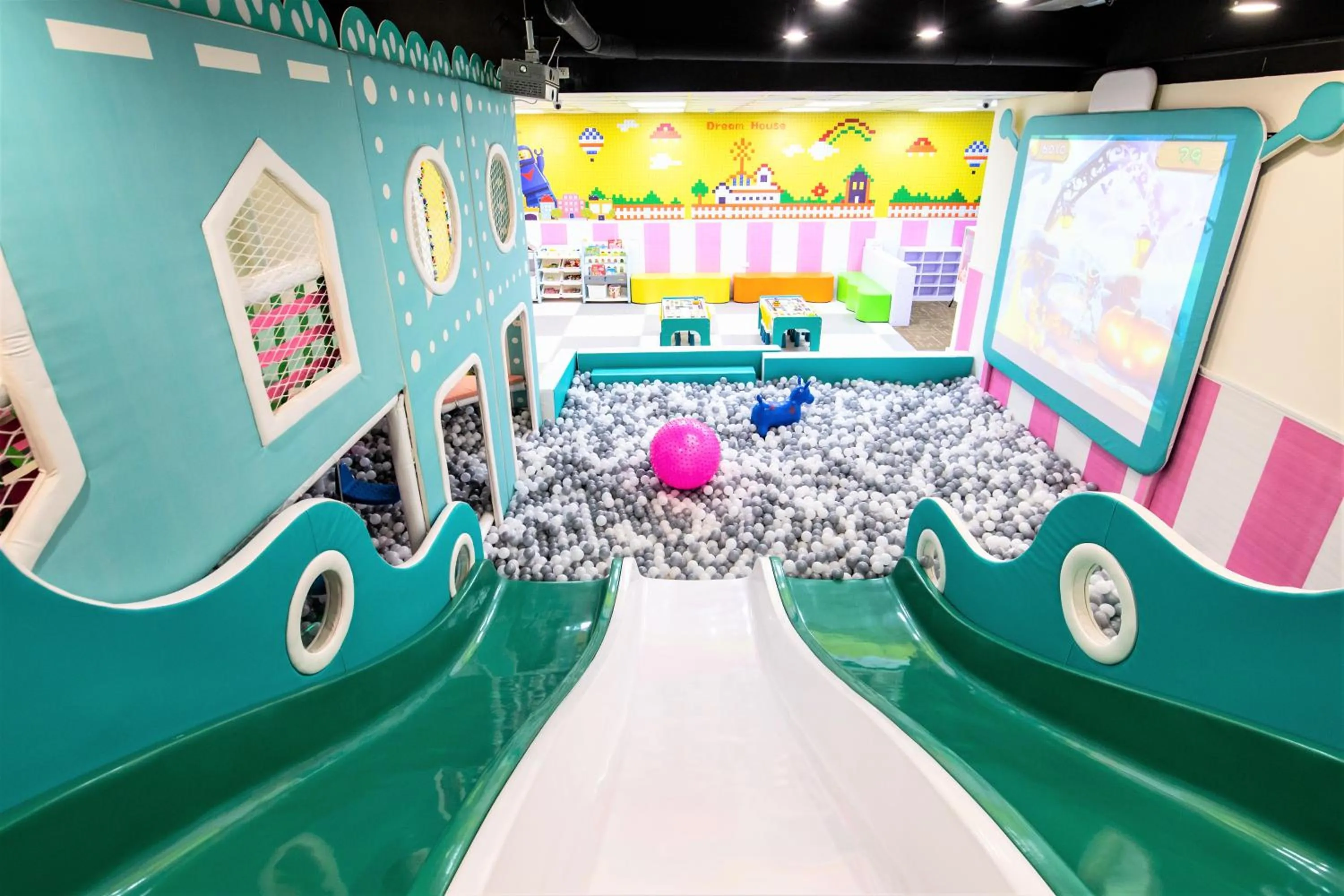 Children play ground in Golden Tulip - Aesthetics