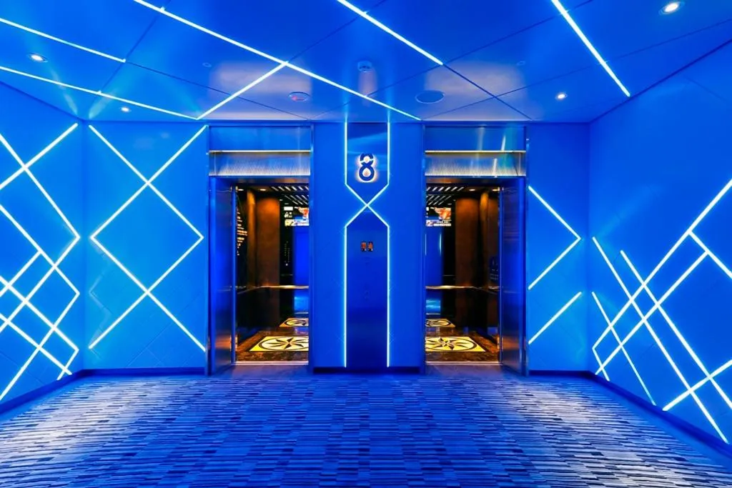 elevator in Golden Tulip - Aesthetics