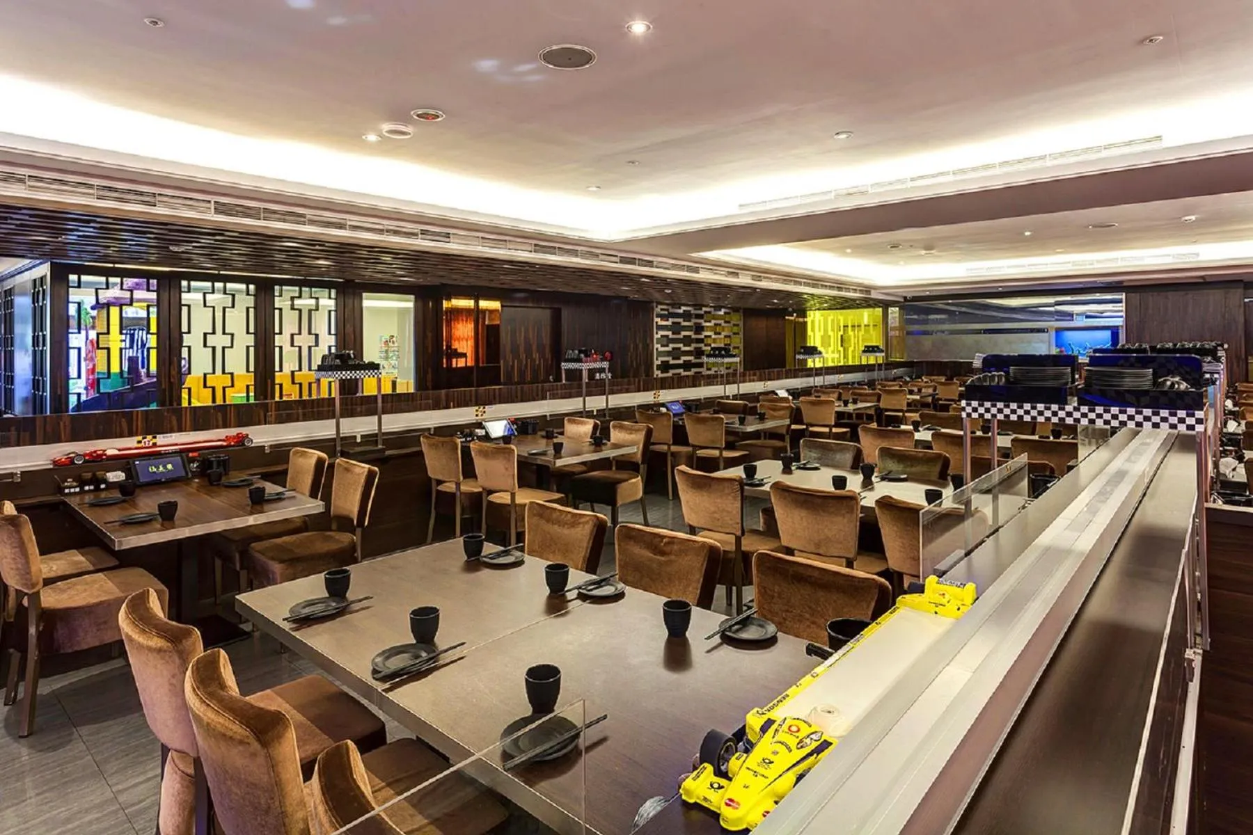 Restaurant/places to eat in Golden Tulip - Aesthetics