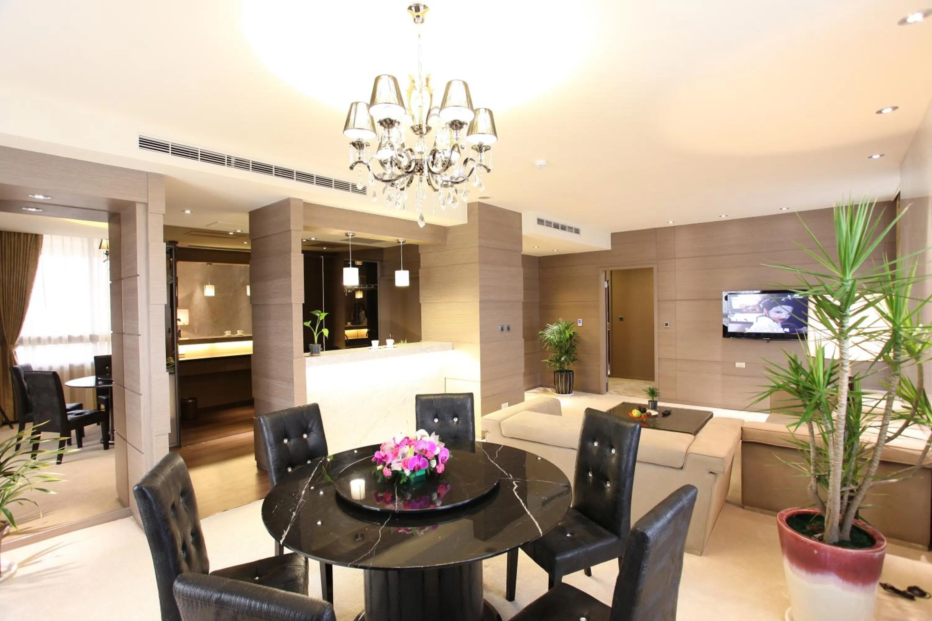 Photo of the whole room in Golden Tulip - Aesthetics