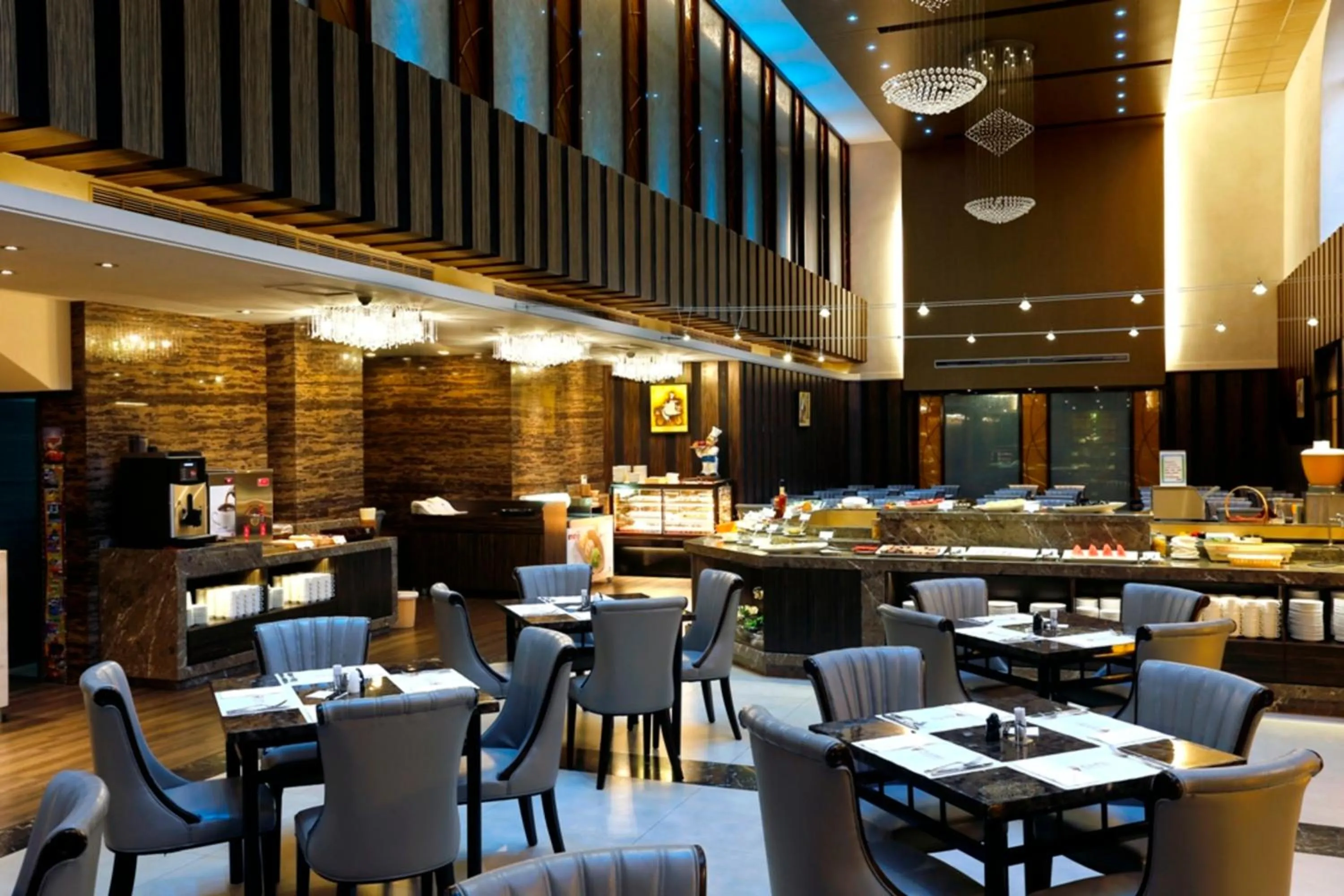 Restaurant/places to eat in Golden Tulip - Aesthetics