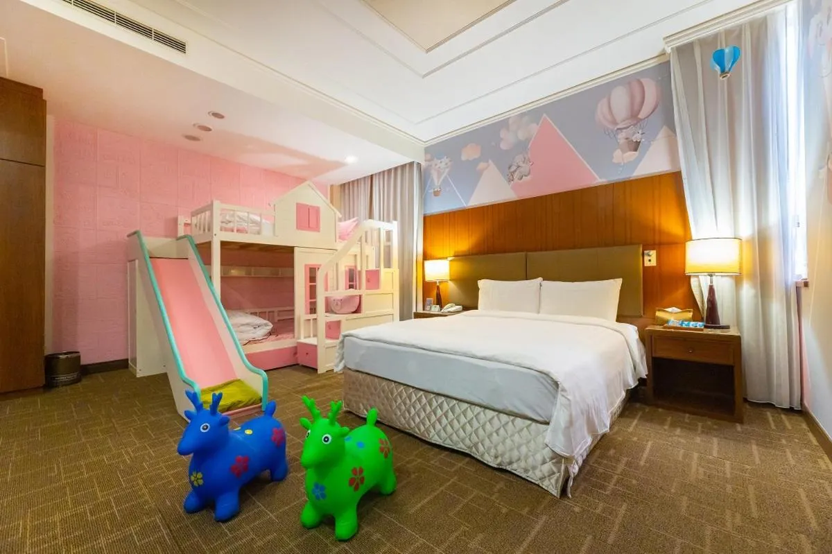 children, Bed in Golden Tulip - Aesthetics