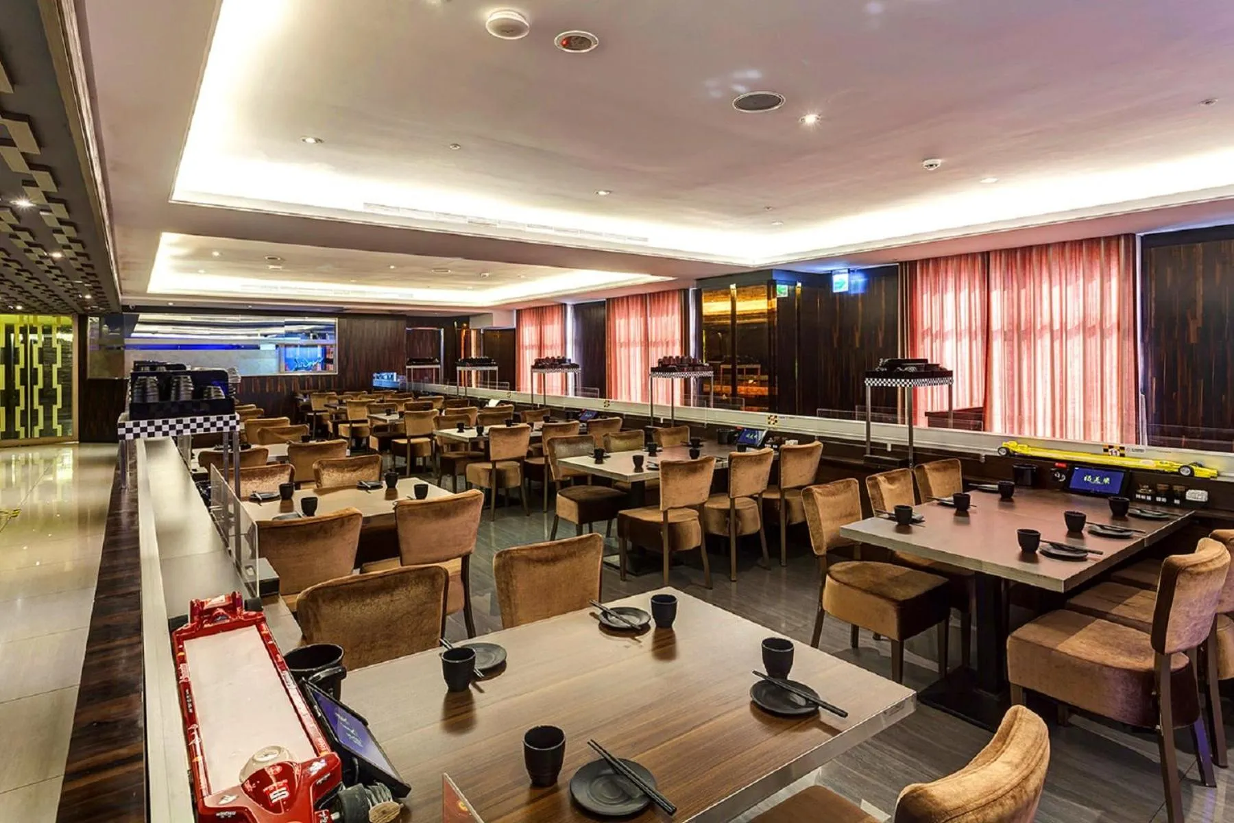 Restaurant/places to eat in Golden Tulip - Aesthetics