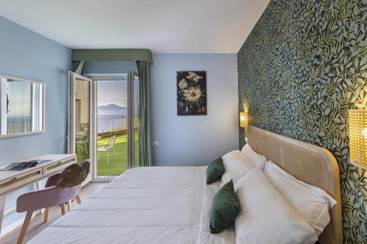 Bed in Hotel Villa Lubrense Sorrento