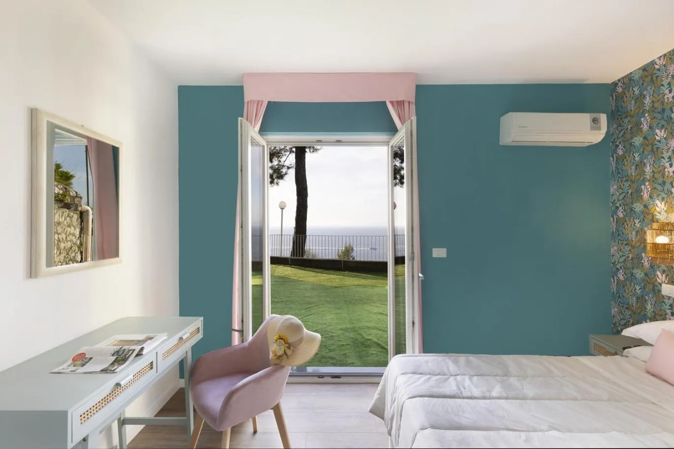 Bed in Hotel Villa Lubrense Sorrento