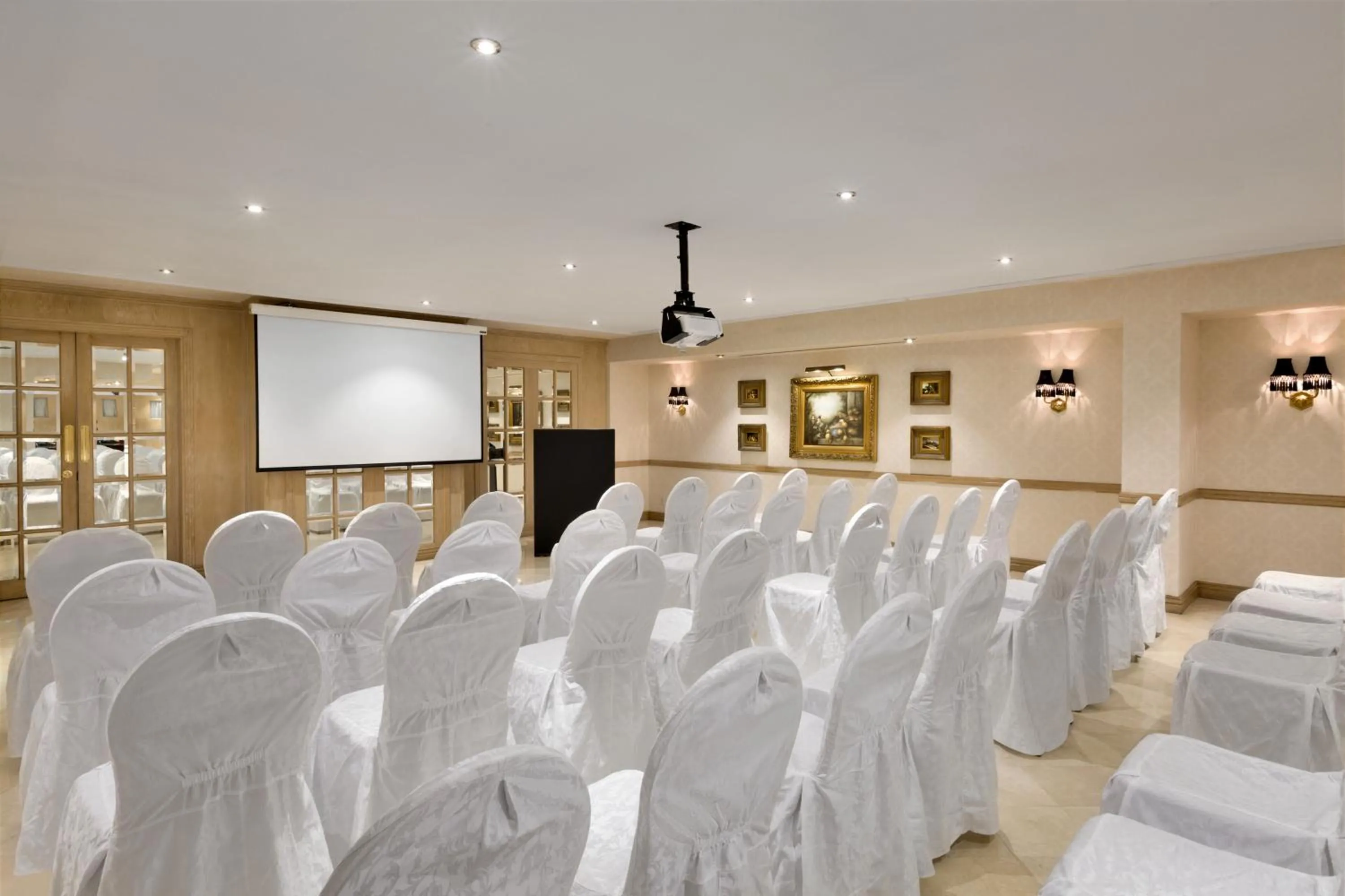 Meeting/conference room in Hawthorn Suites by Wyndham Al Khobar