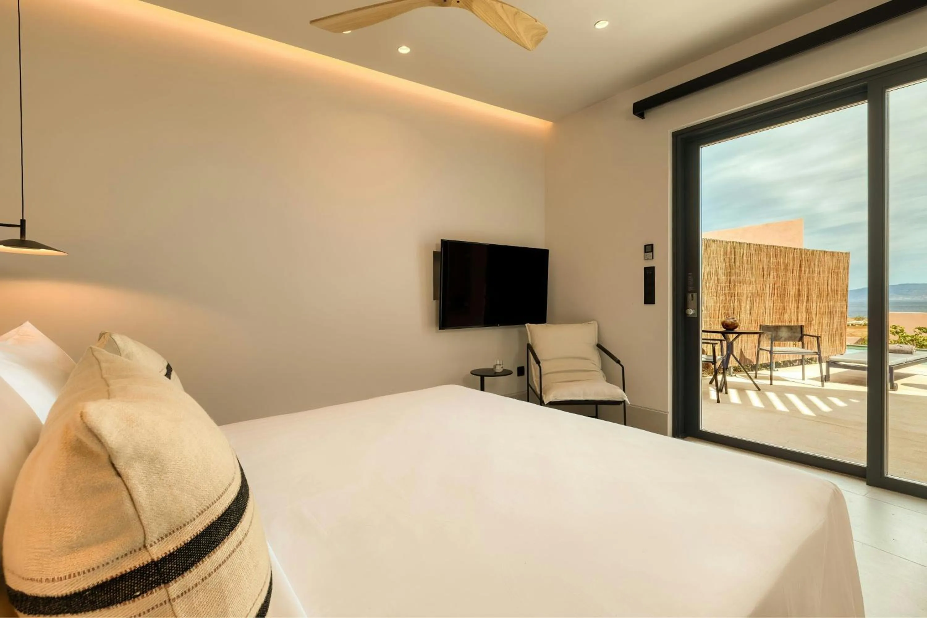 Swimming pool, Bed in Domes Novos Santorini, Autograph Collection