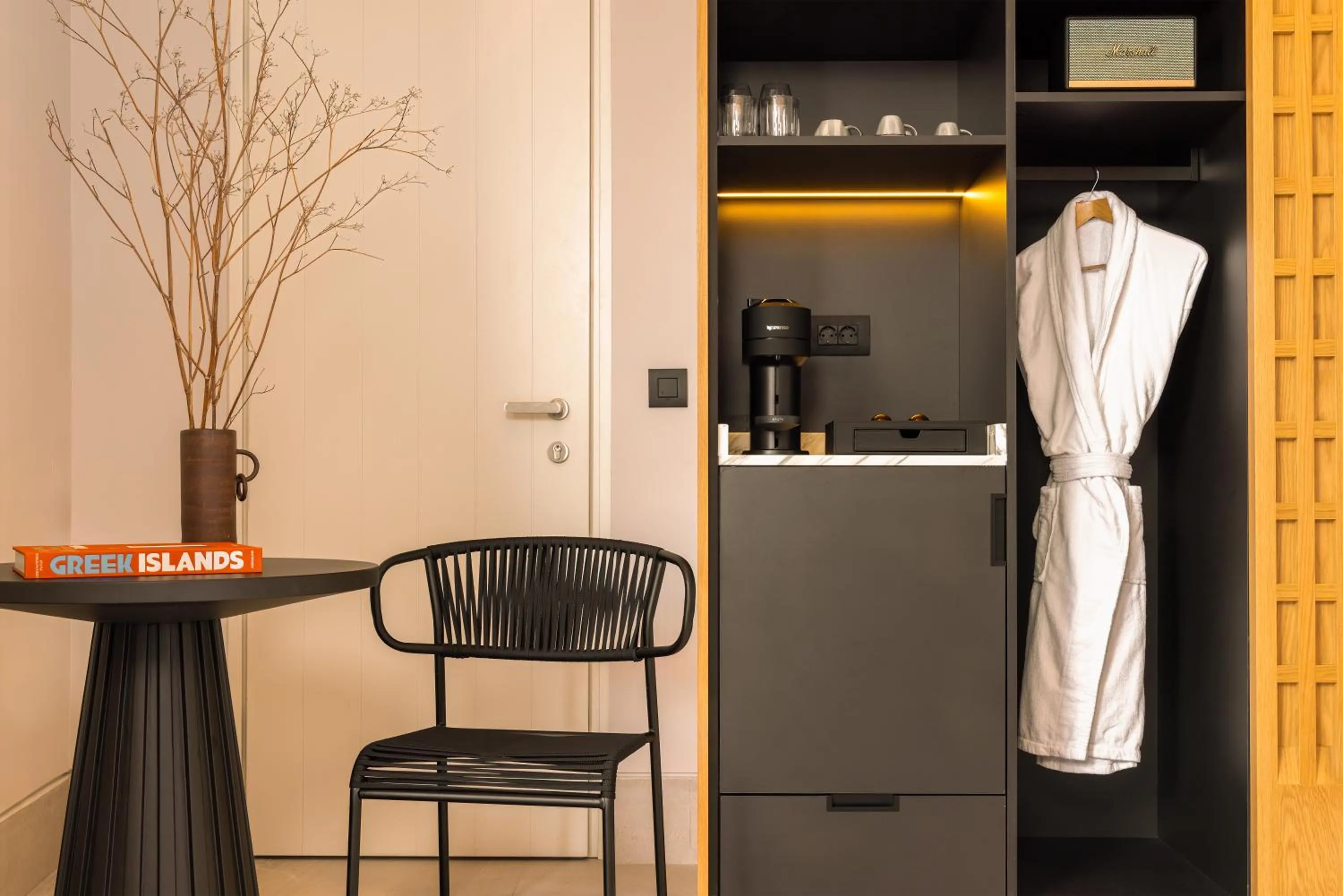 Coffee/tea facilities in Domes Novos Santorini, Autograph Collection