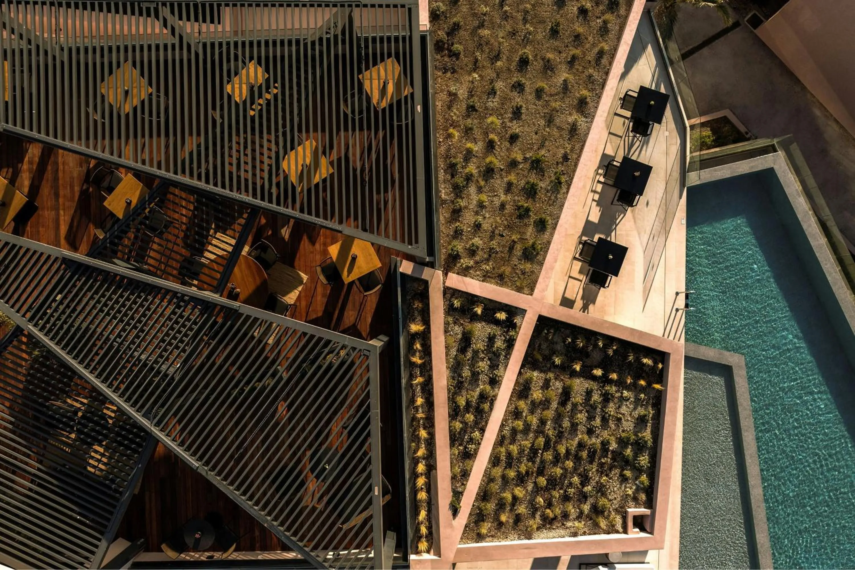 Lounge or bar in Domes Novos Santorini, Autograph Collection