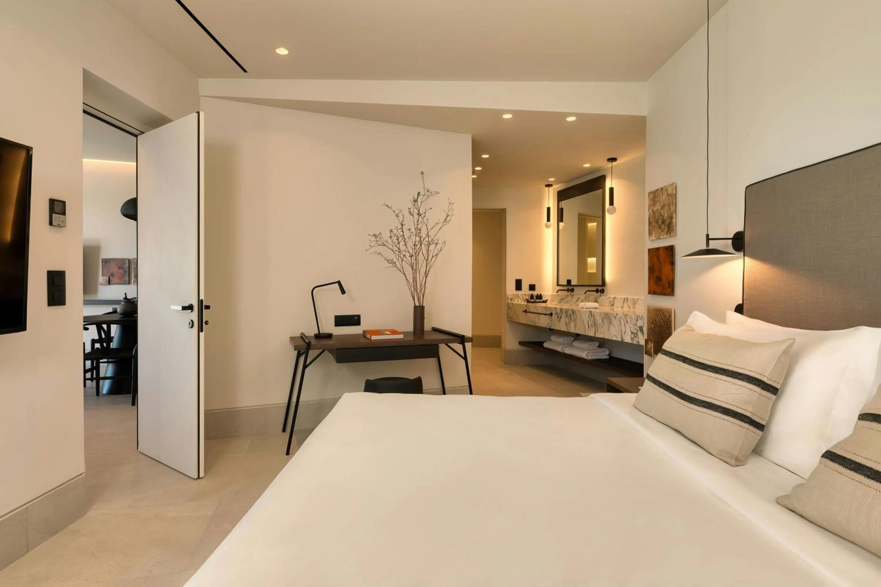 Swimming pool, Bed in Domes Novos Santorini, Autograph Collection