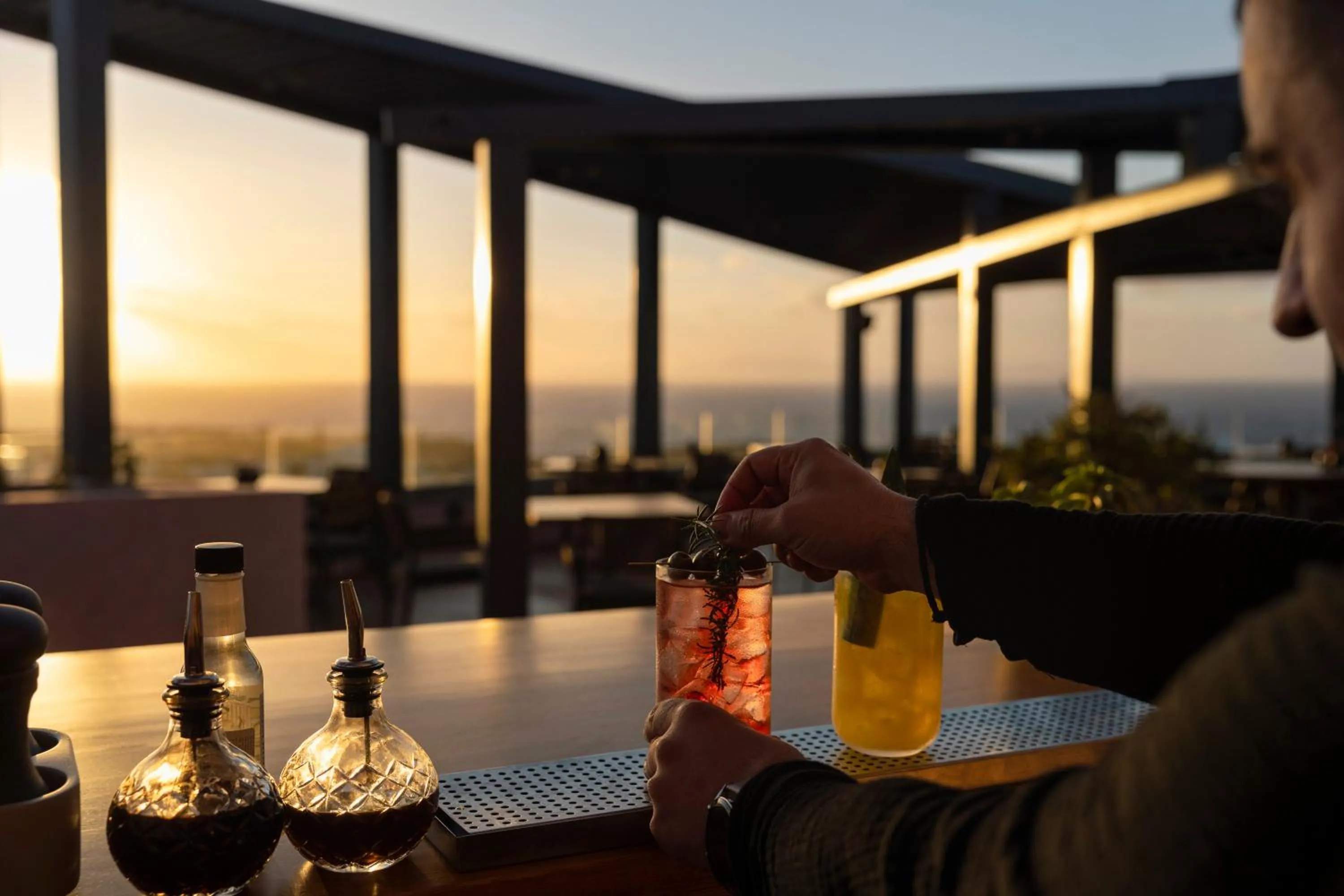 Lounge or bar in Domes Novos Santorini, Autograph Collection