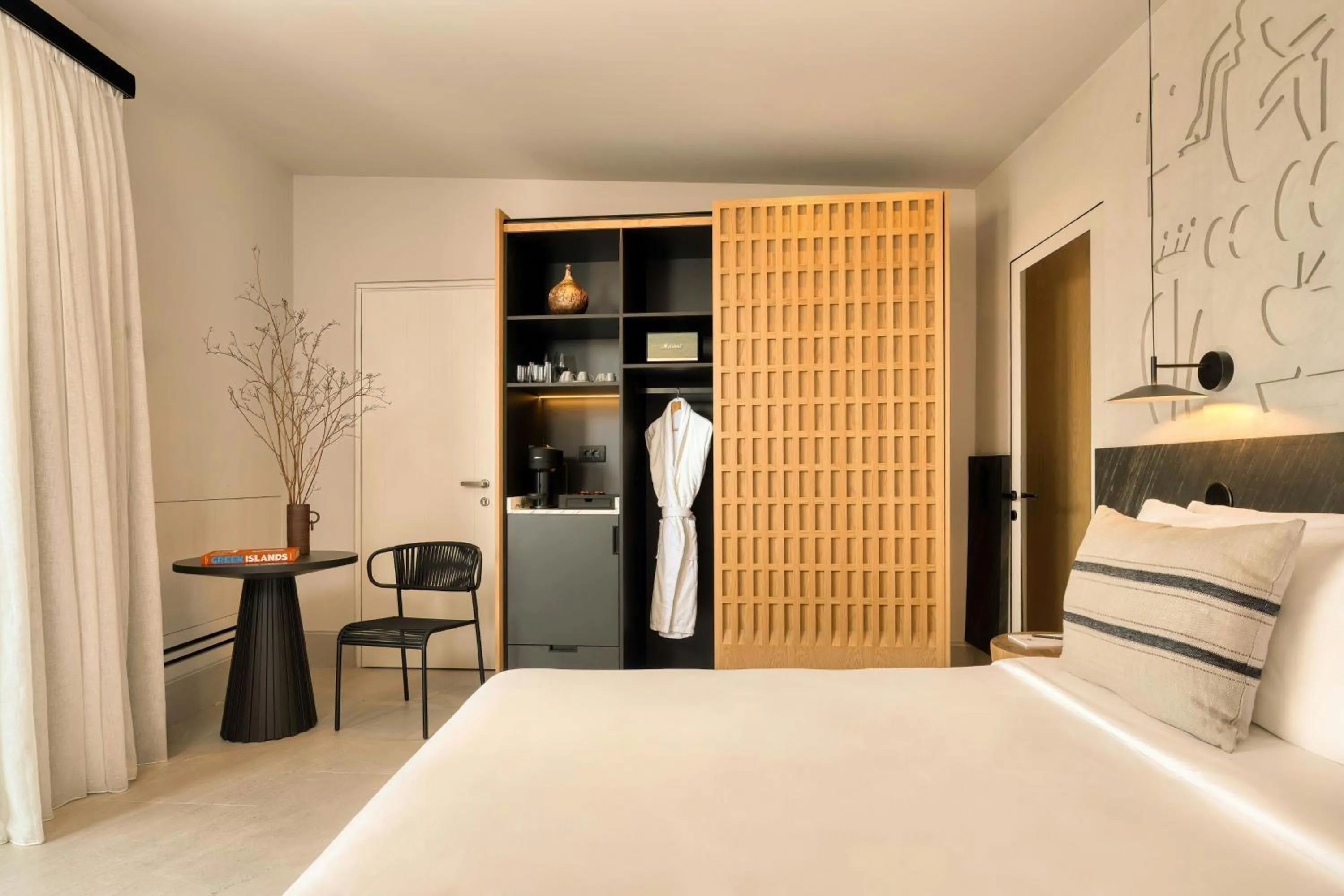 Swimming pool, Bed in Domes Novos Santorini, Autograph Collection