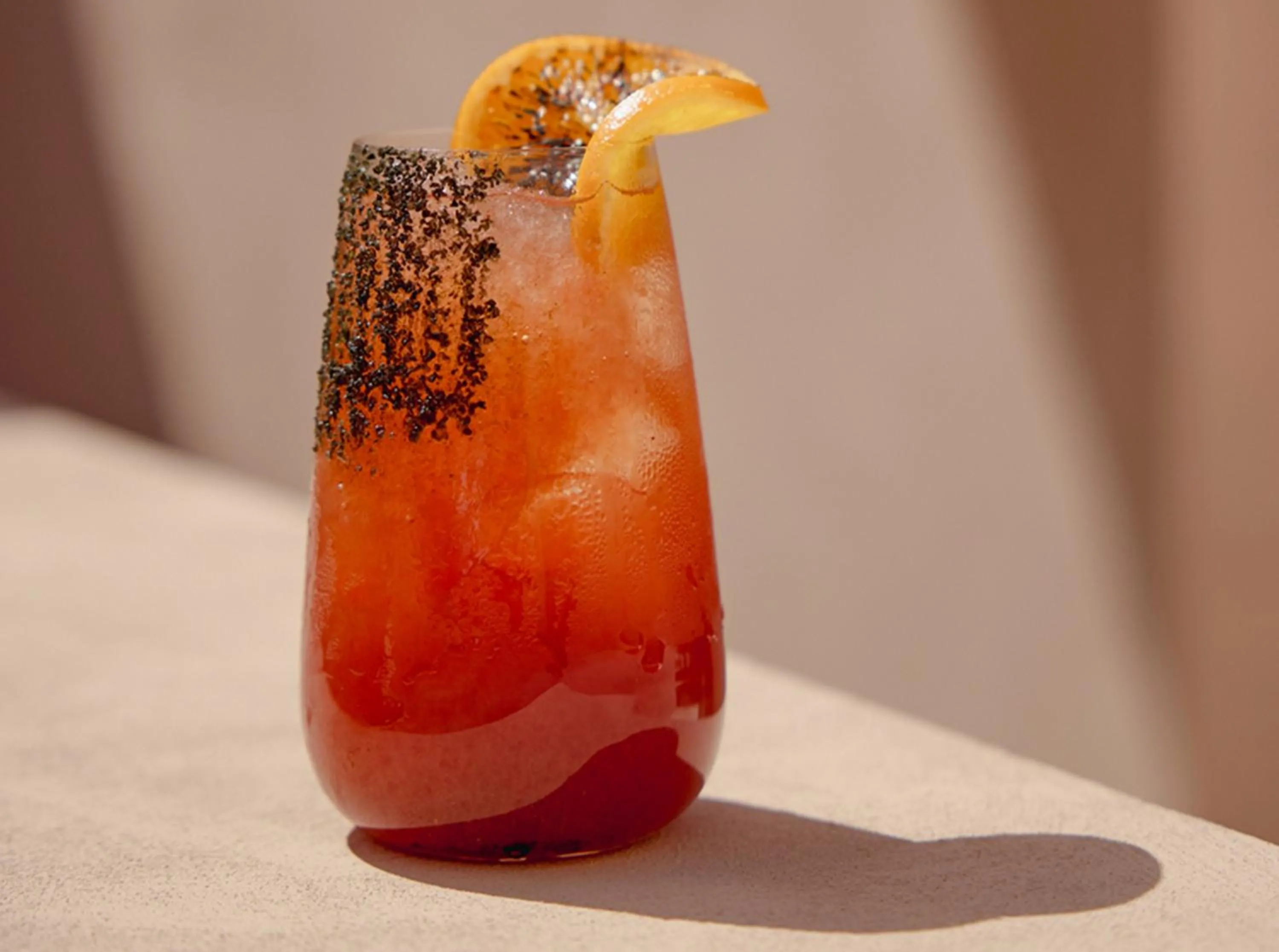 Lounge or bar in Domes Novos Santorini, Autograph Collection