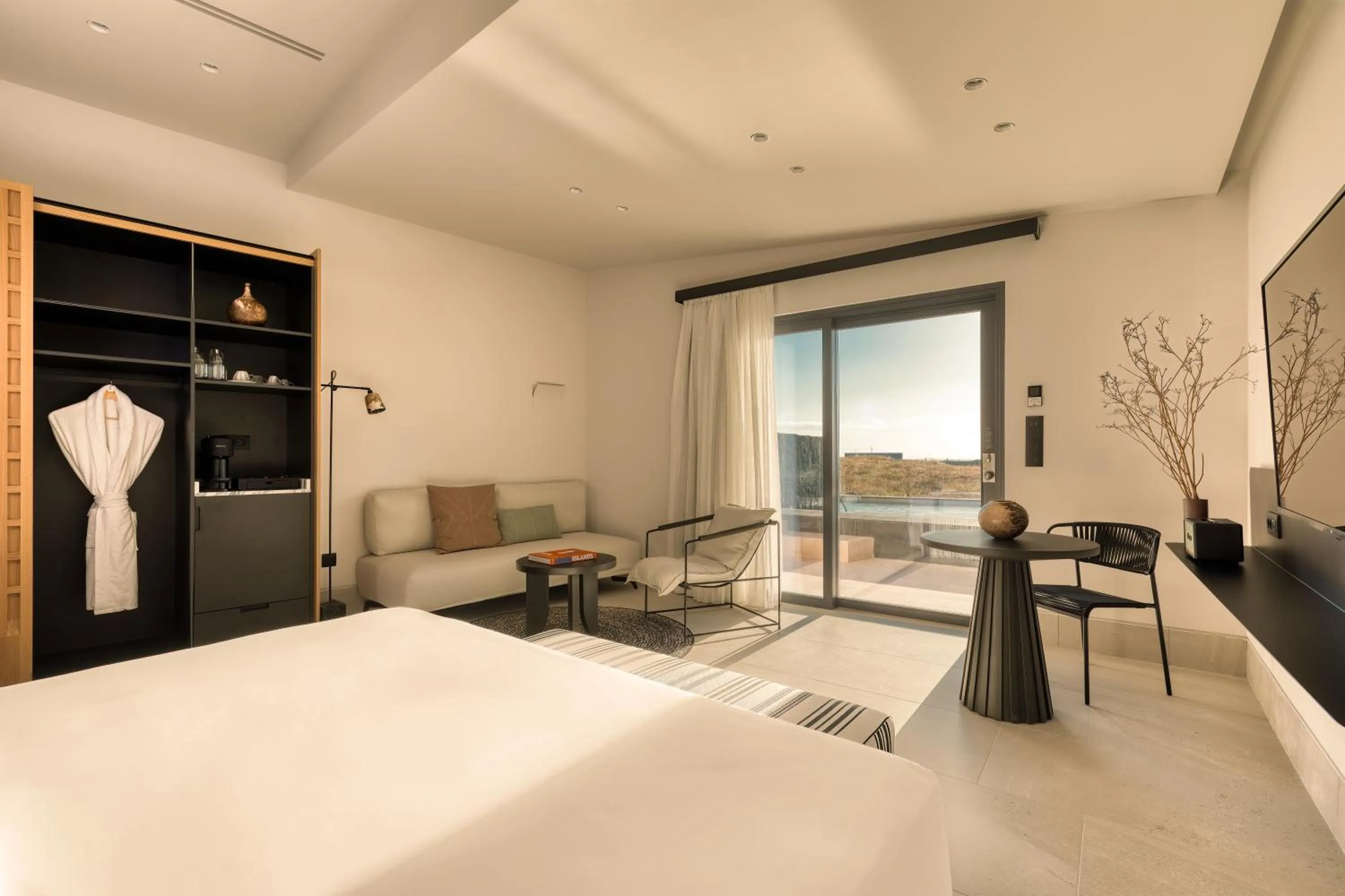 Patio, Bed in Domes Novos Santorini, Autograph Collection