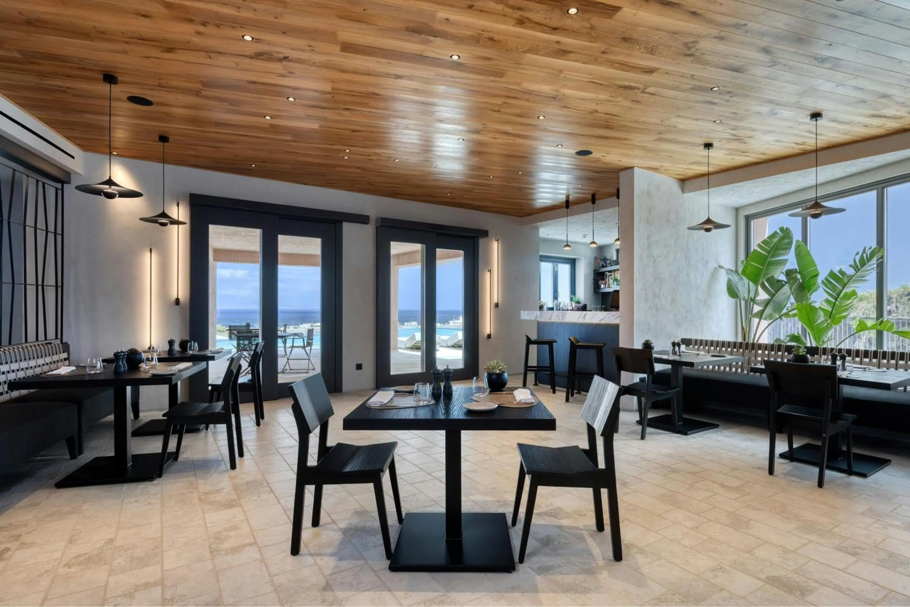 Lounge or bar in Domes Novos Santorini, Autograph Collection