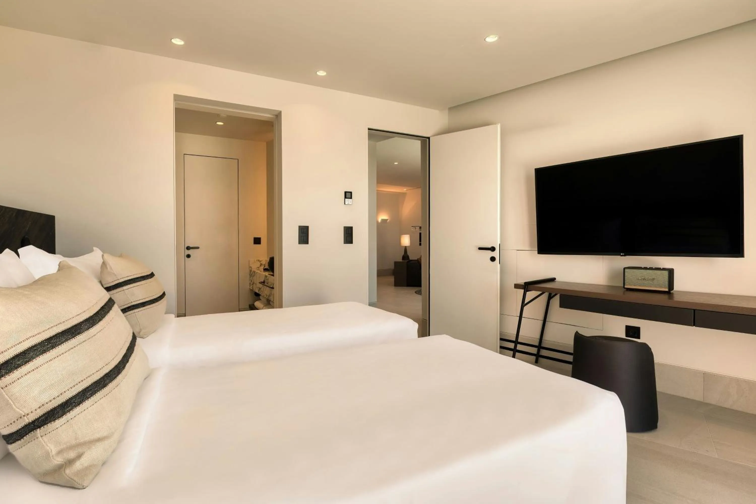 Swimming pool, Bed in Domes Novos Santorini, Autograph Collection