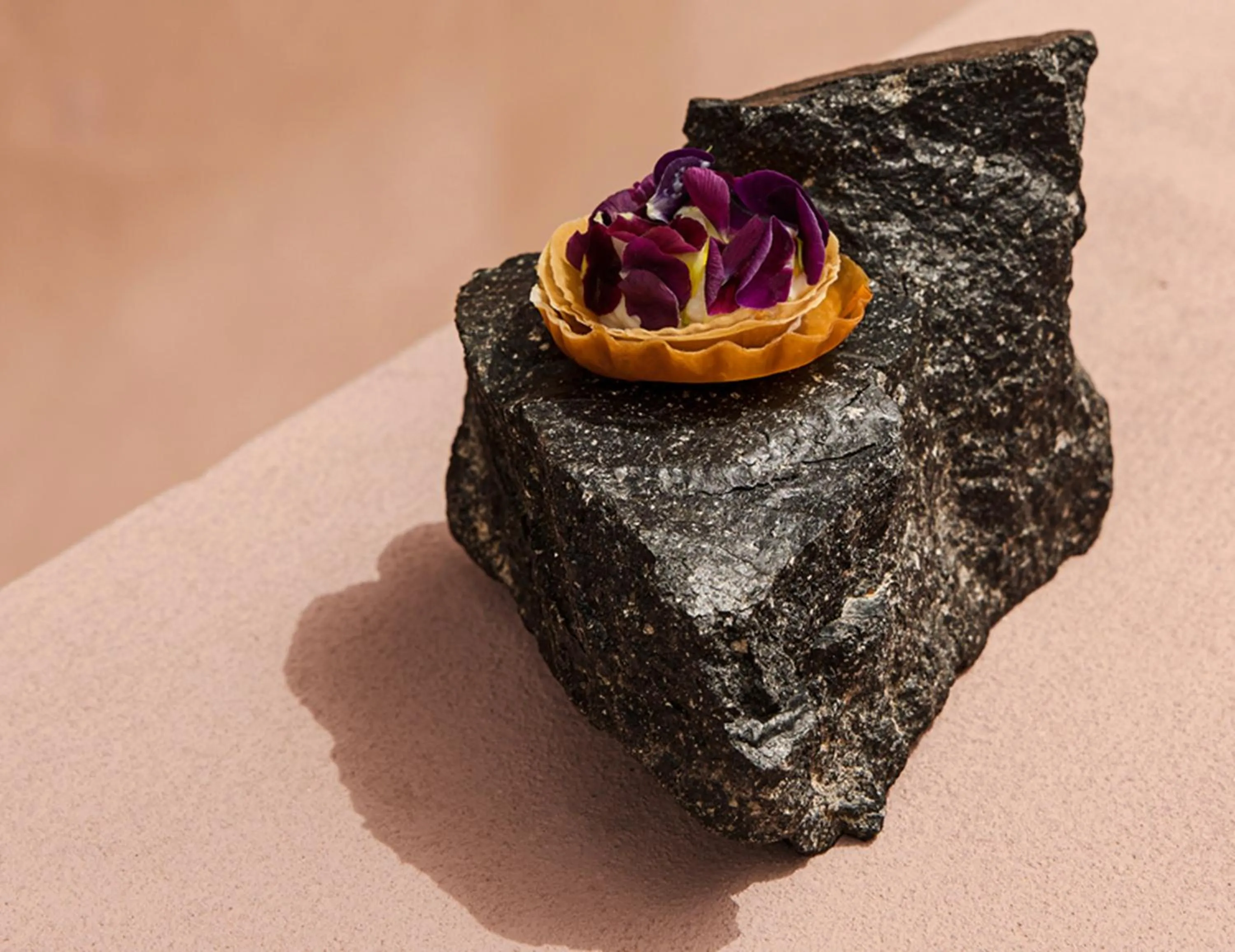 Restaurant/places to eat in Domes Novos Santorini, Autograph Collection