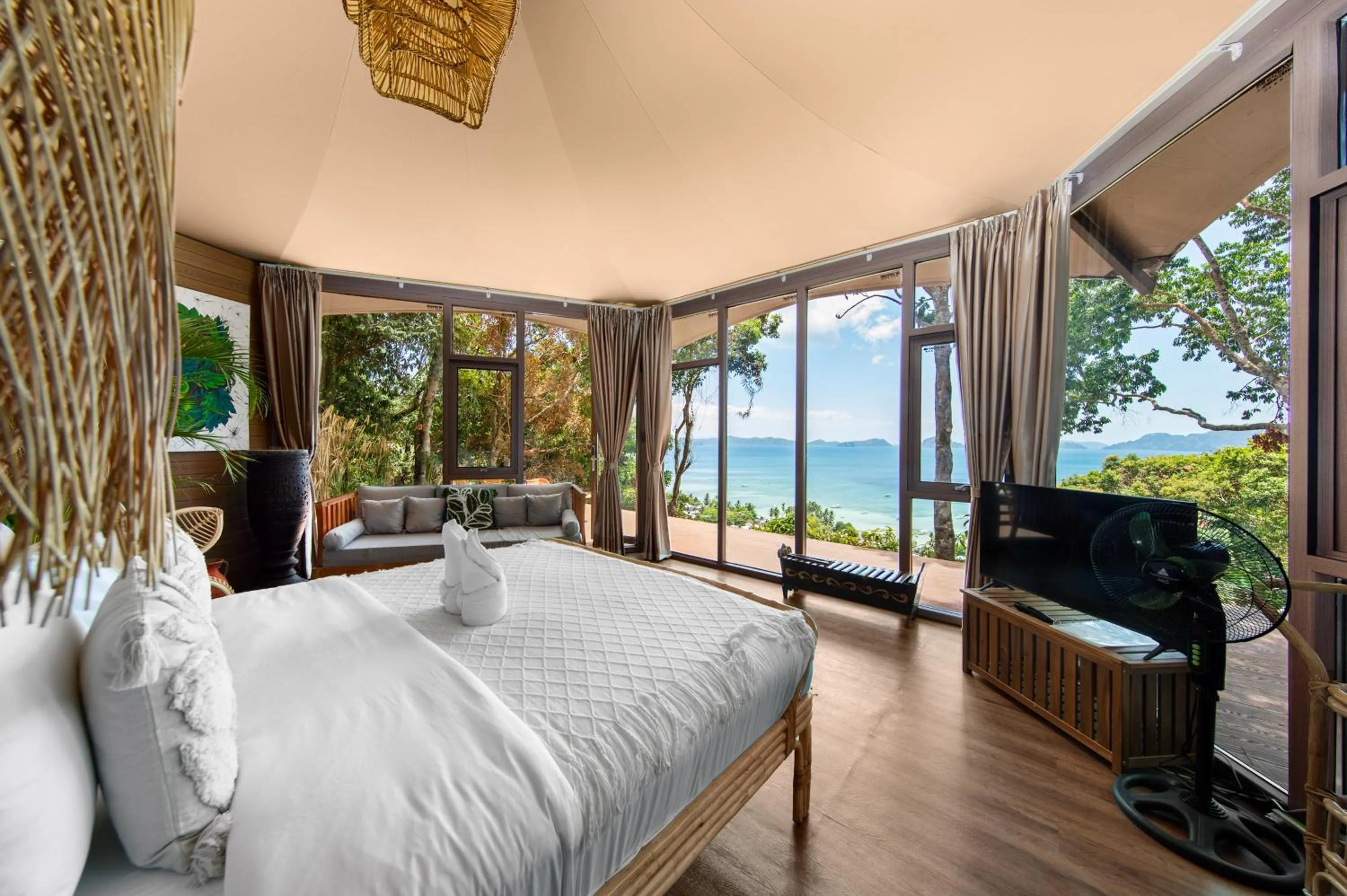 Bed in The Jungle Lodge -Glamping at Karuna El Nido