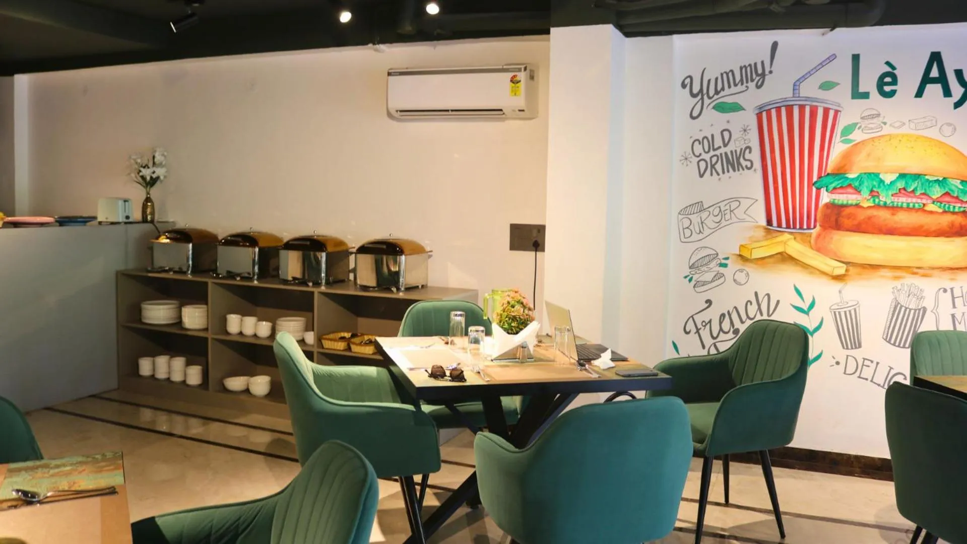 Restaurant/places to eat in AVA Hotels and Corporates Millennium City