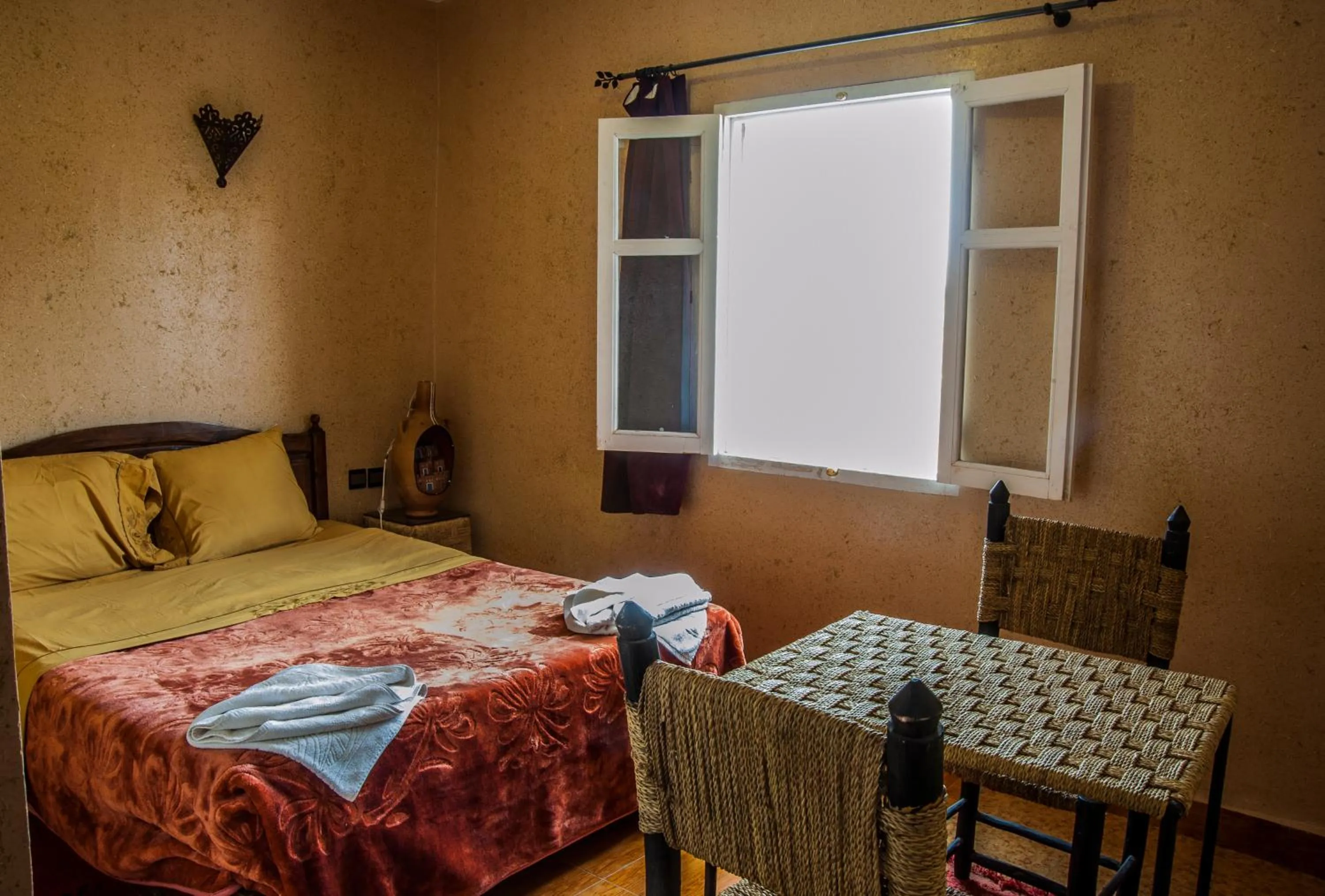 Bedroom, Bed in La Baraka Auberge