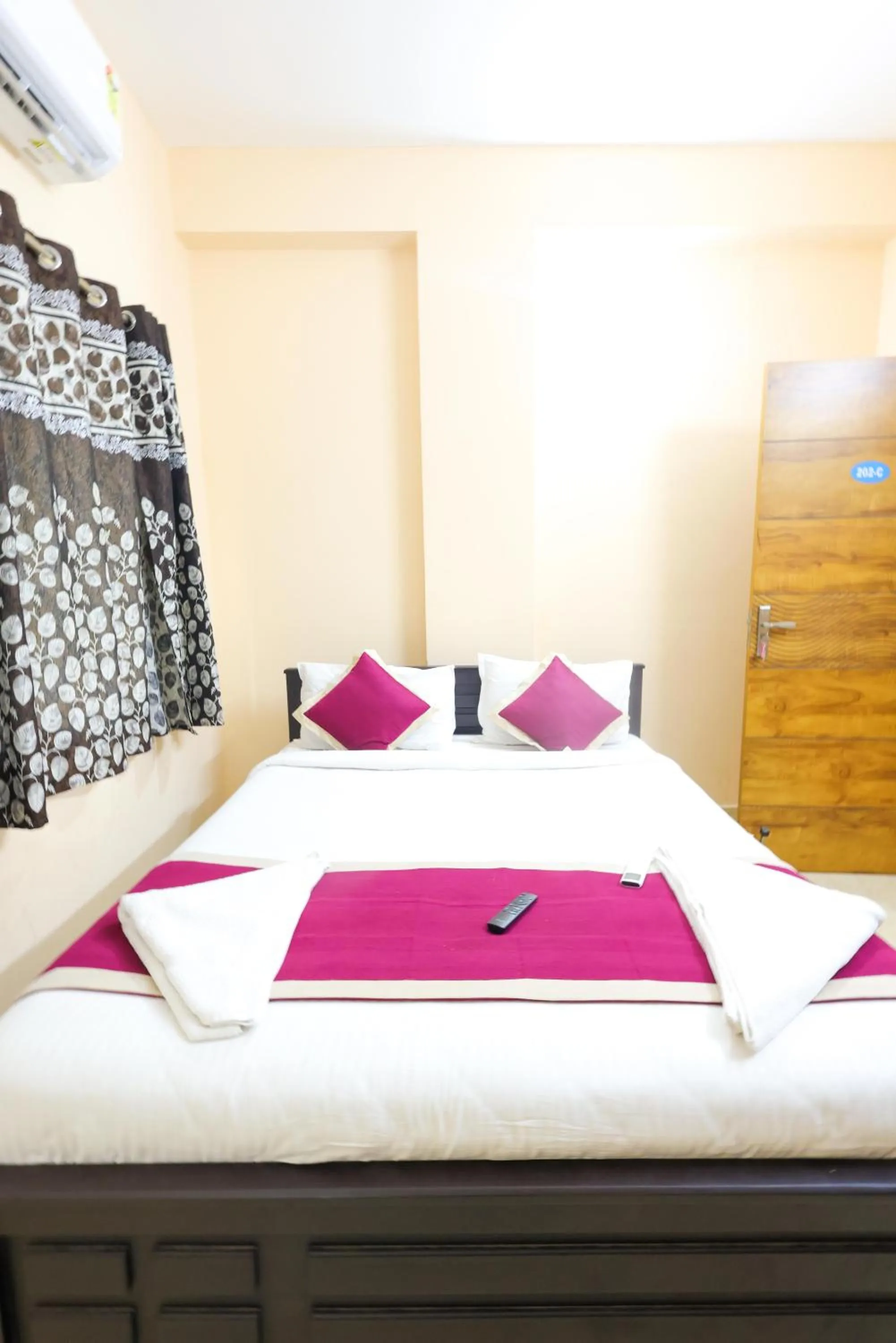 Bedroom, Bed in SBHS Homestay - Garudadri - Tirupati Bus Stand