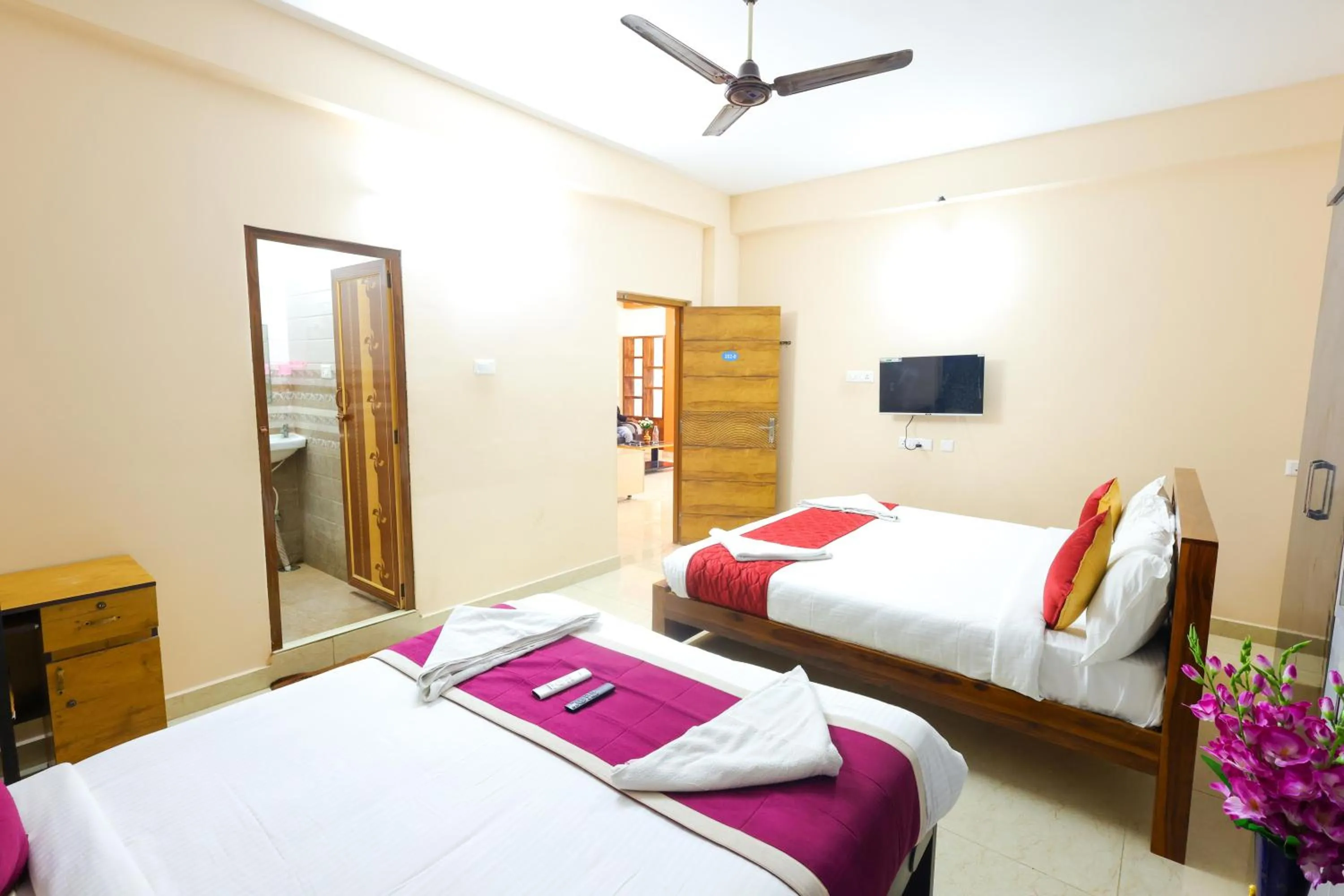 Bed in SBHS Homestay - Garudadri - Tirupati Bus Stand