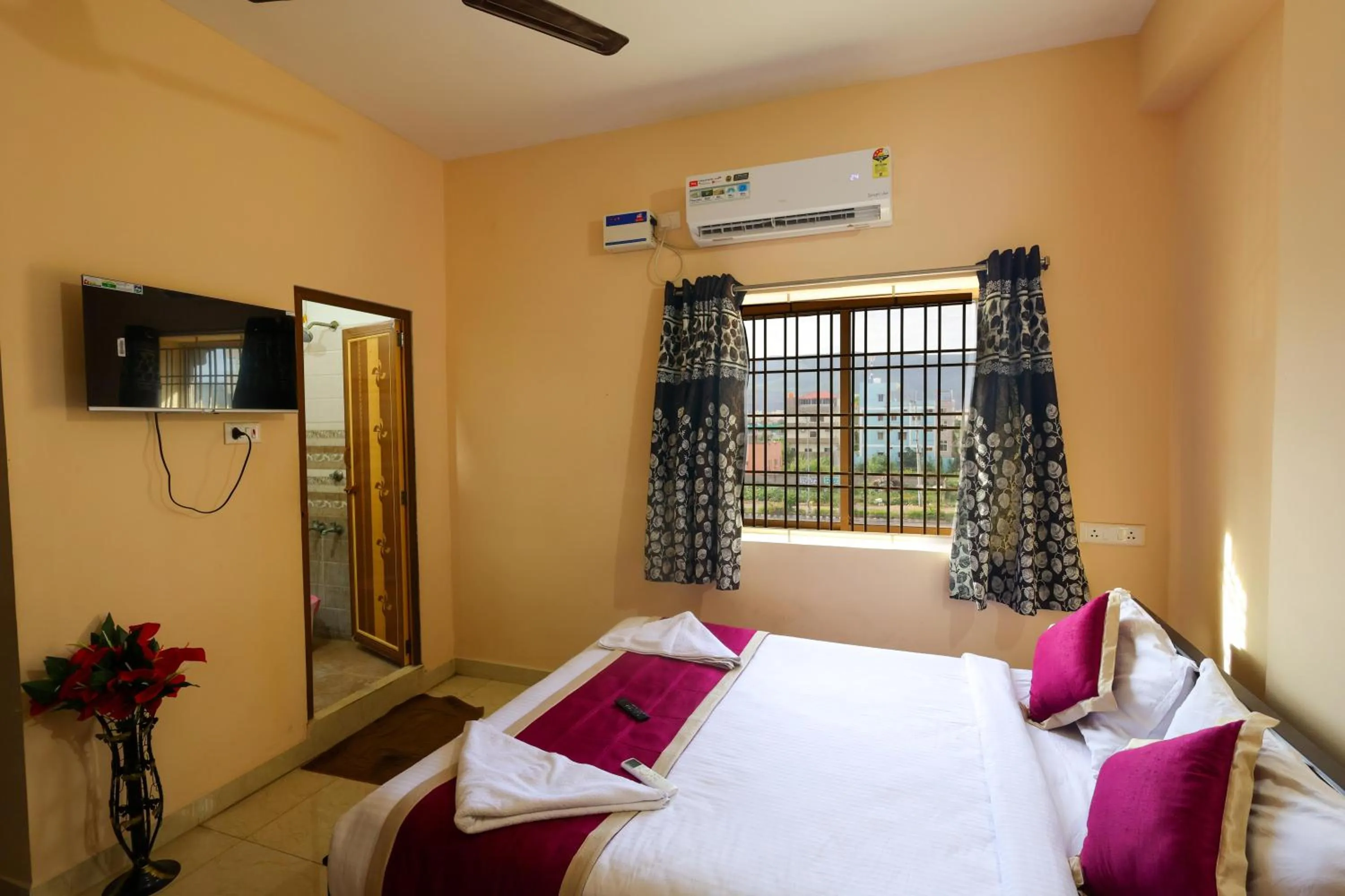 Bedroom, Bed in SBHS Homestay - Garudadri - Tirupati Bus Stand