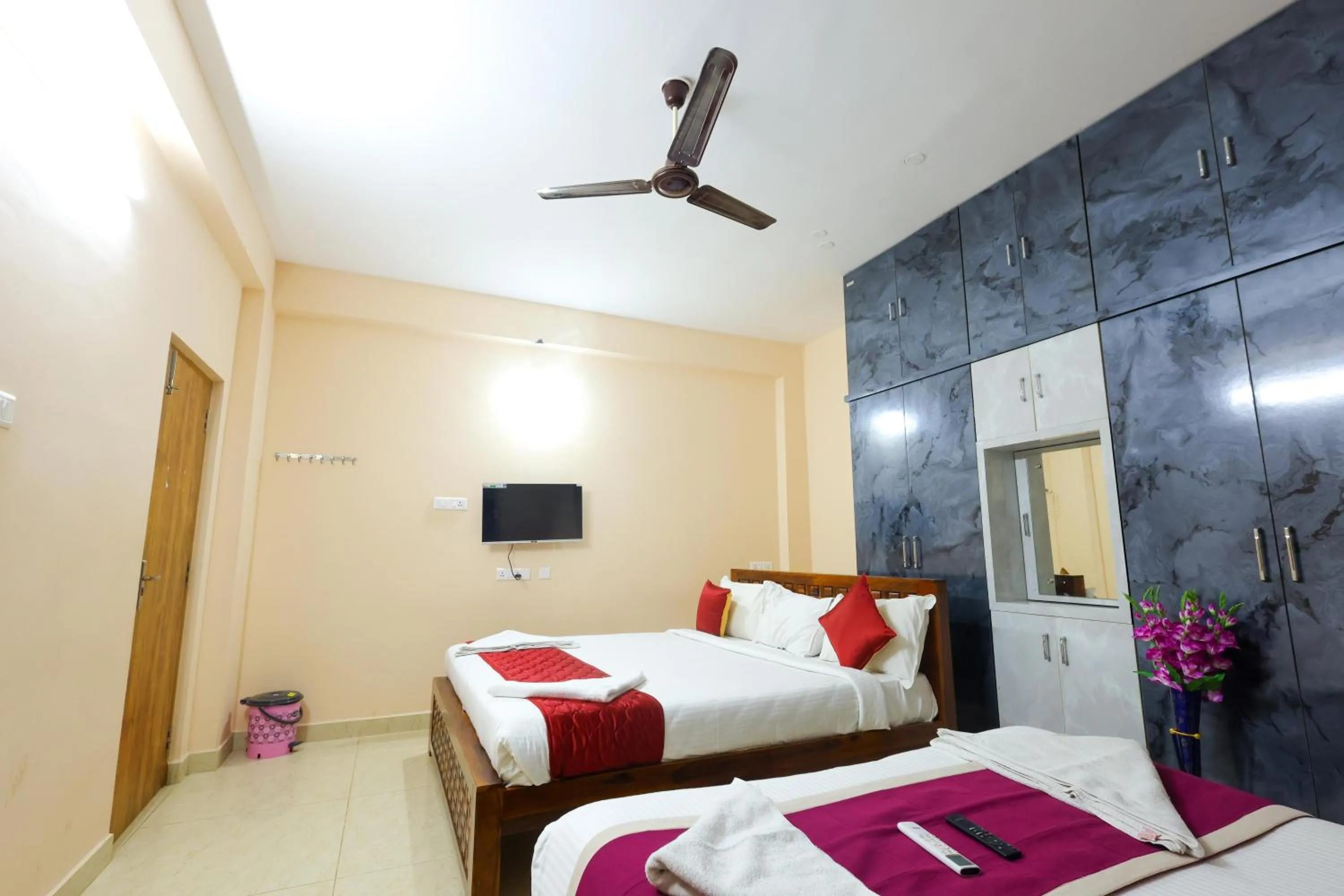 Bed in SBHS Homestay - Garudadri - Tirupati Bus Stand