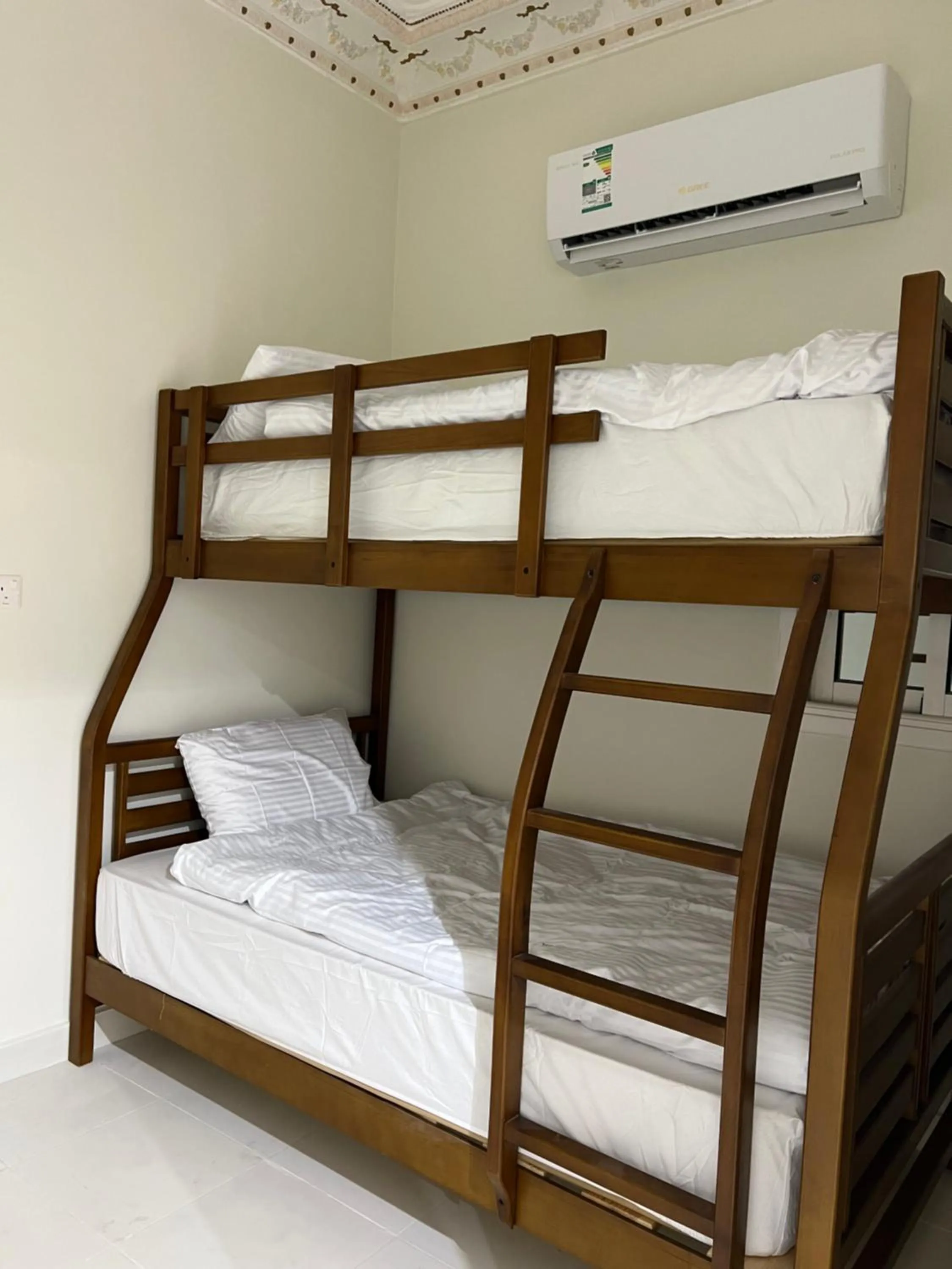 babysiter in Eqamh VIP