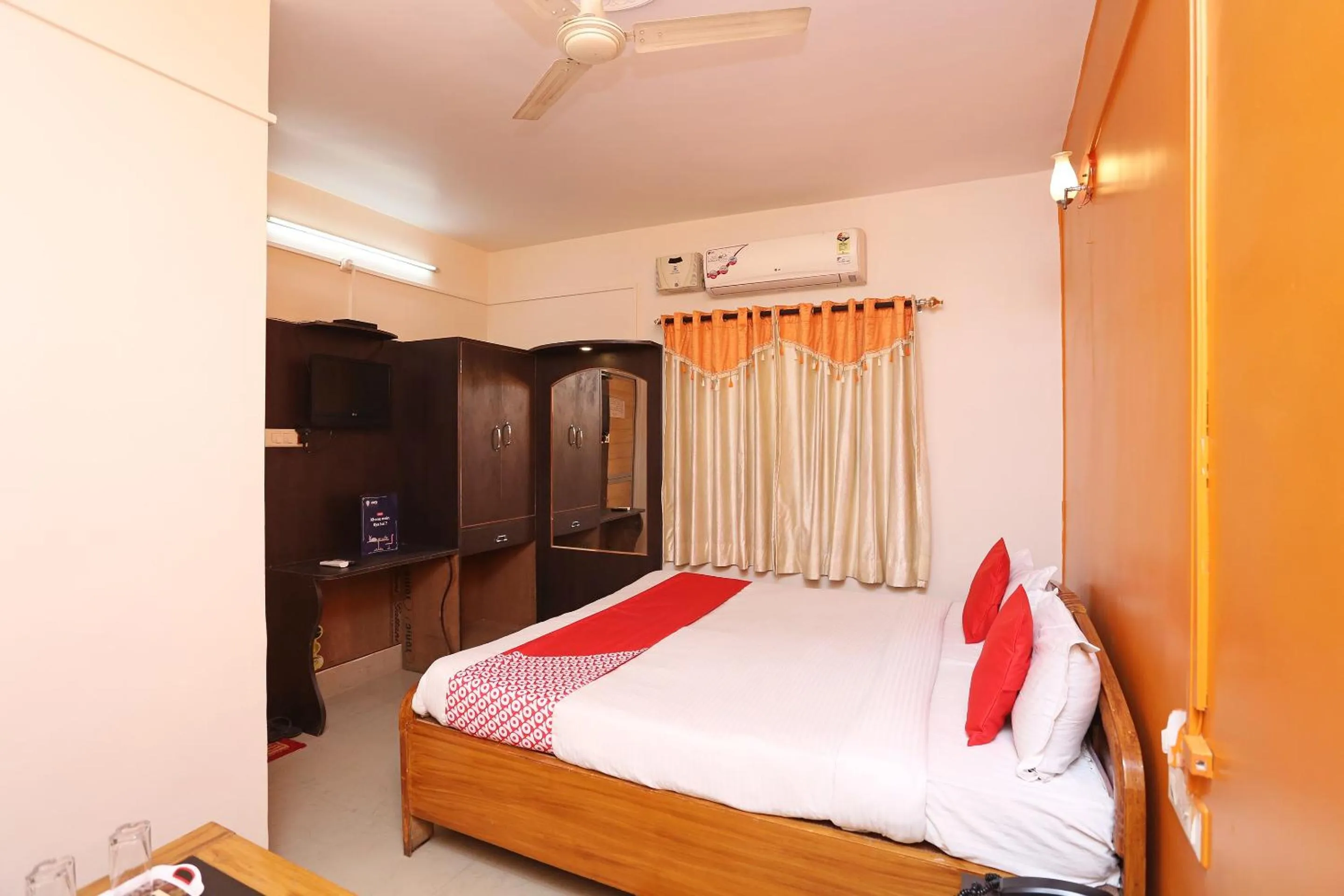 Bedroom, Bed in Super Hotel O New Mega Palace