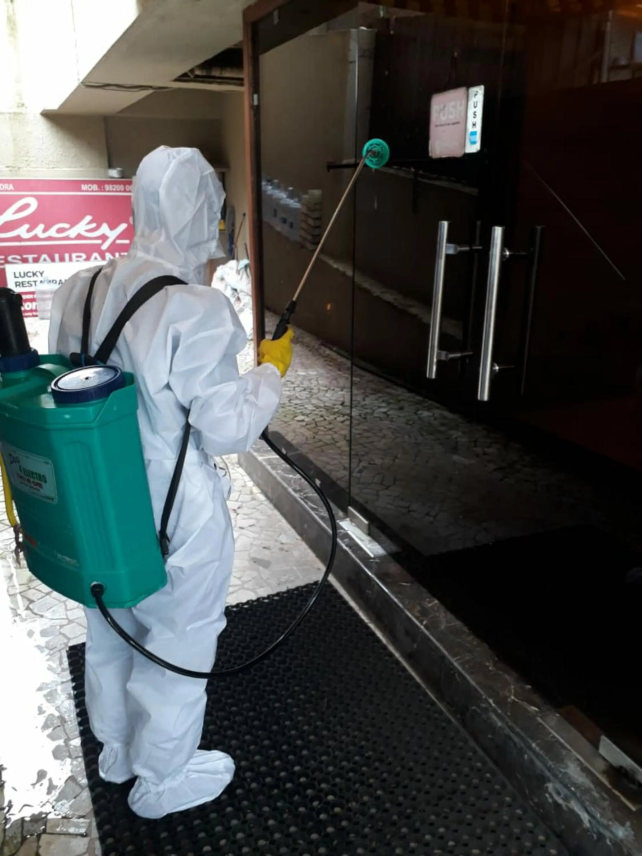 Facade/entrance in Hotel Lucky Goregaon