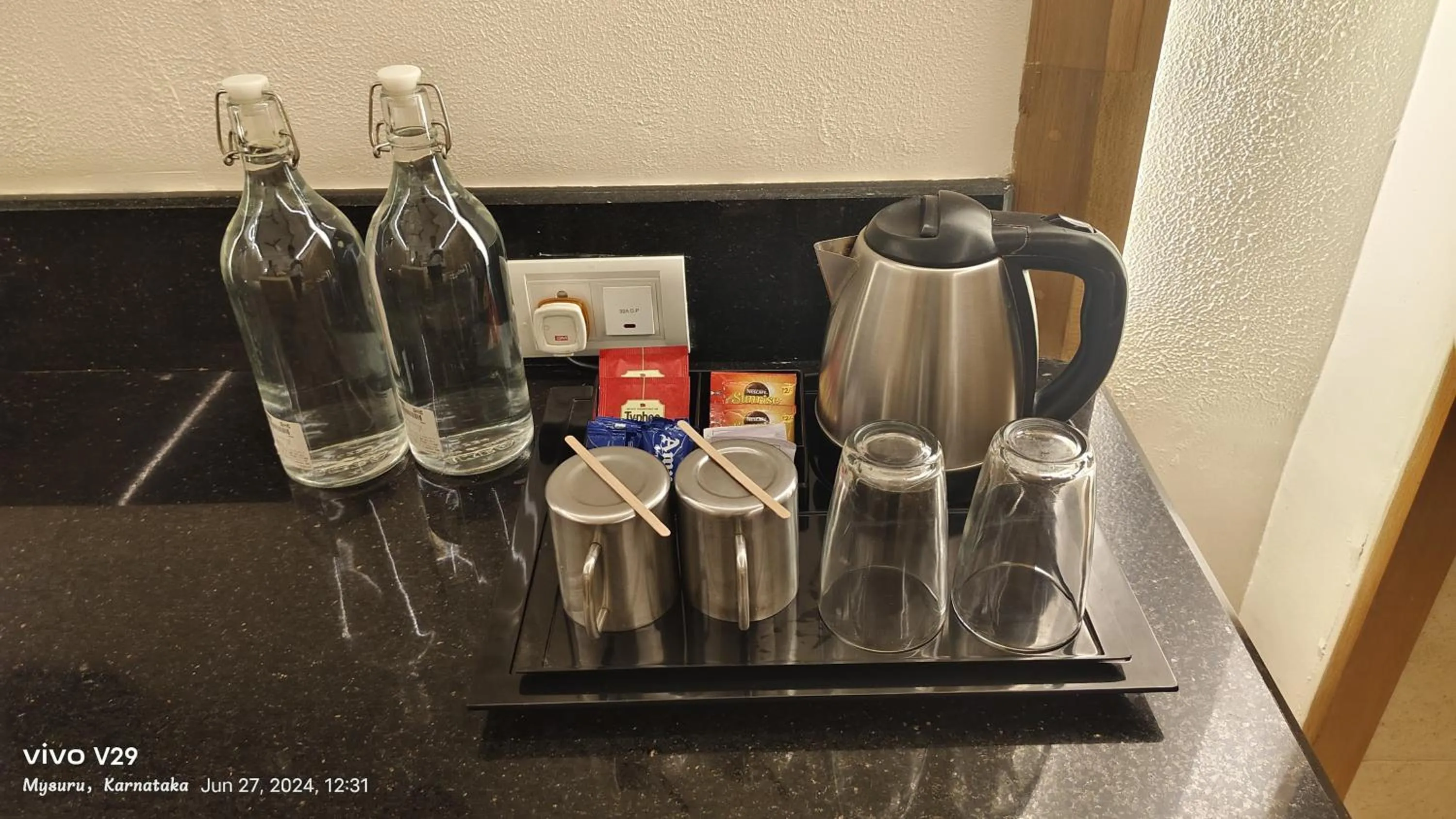Coffee/tea facilities in Hotel Roopa