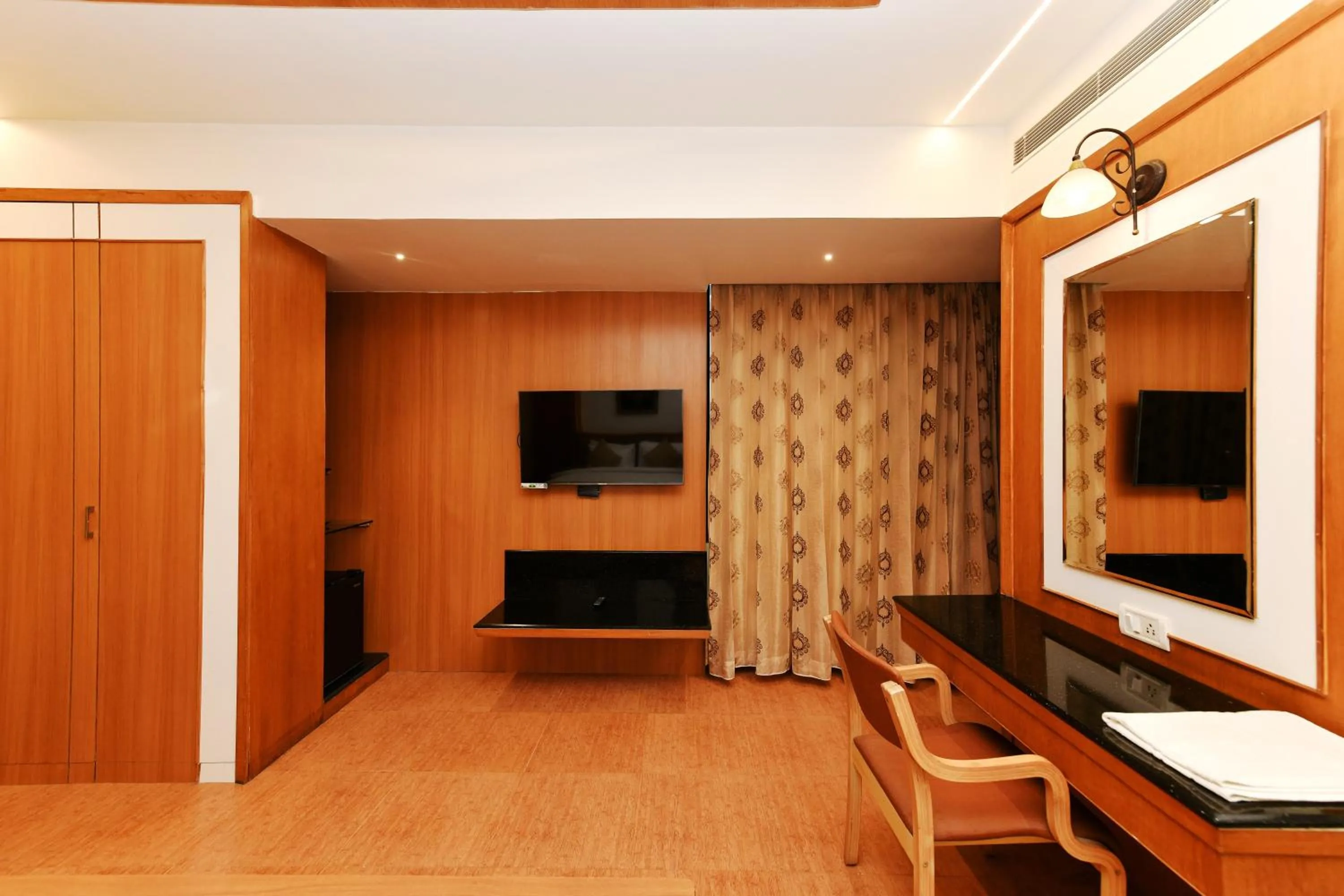 TV and multimedia in Hotel Roopa