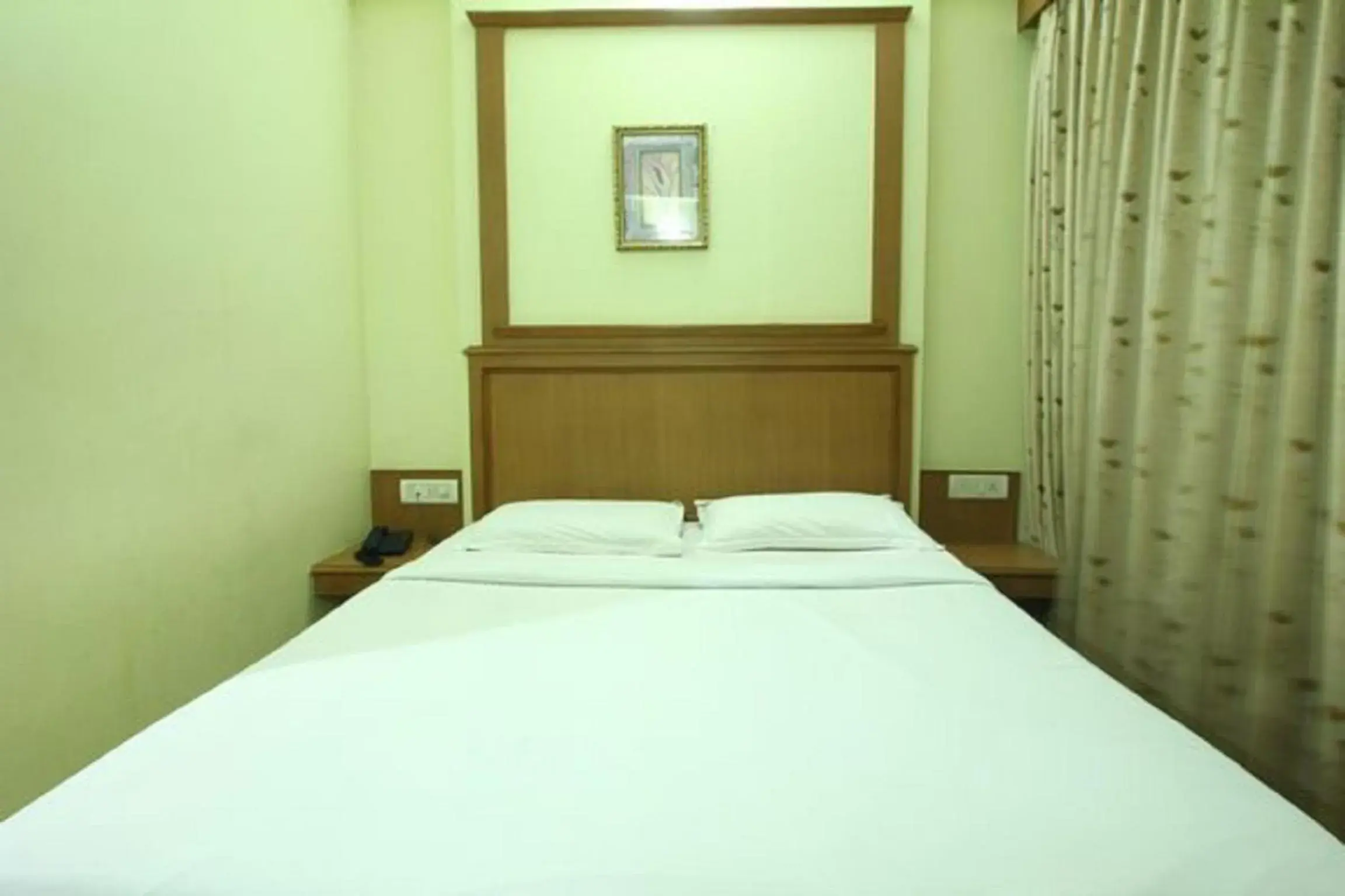 Deluxe Double Room with Fan in Hotel Roopa Deluxe Double Room with Fan in Hotel Roopa