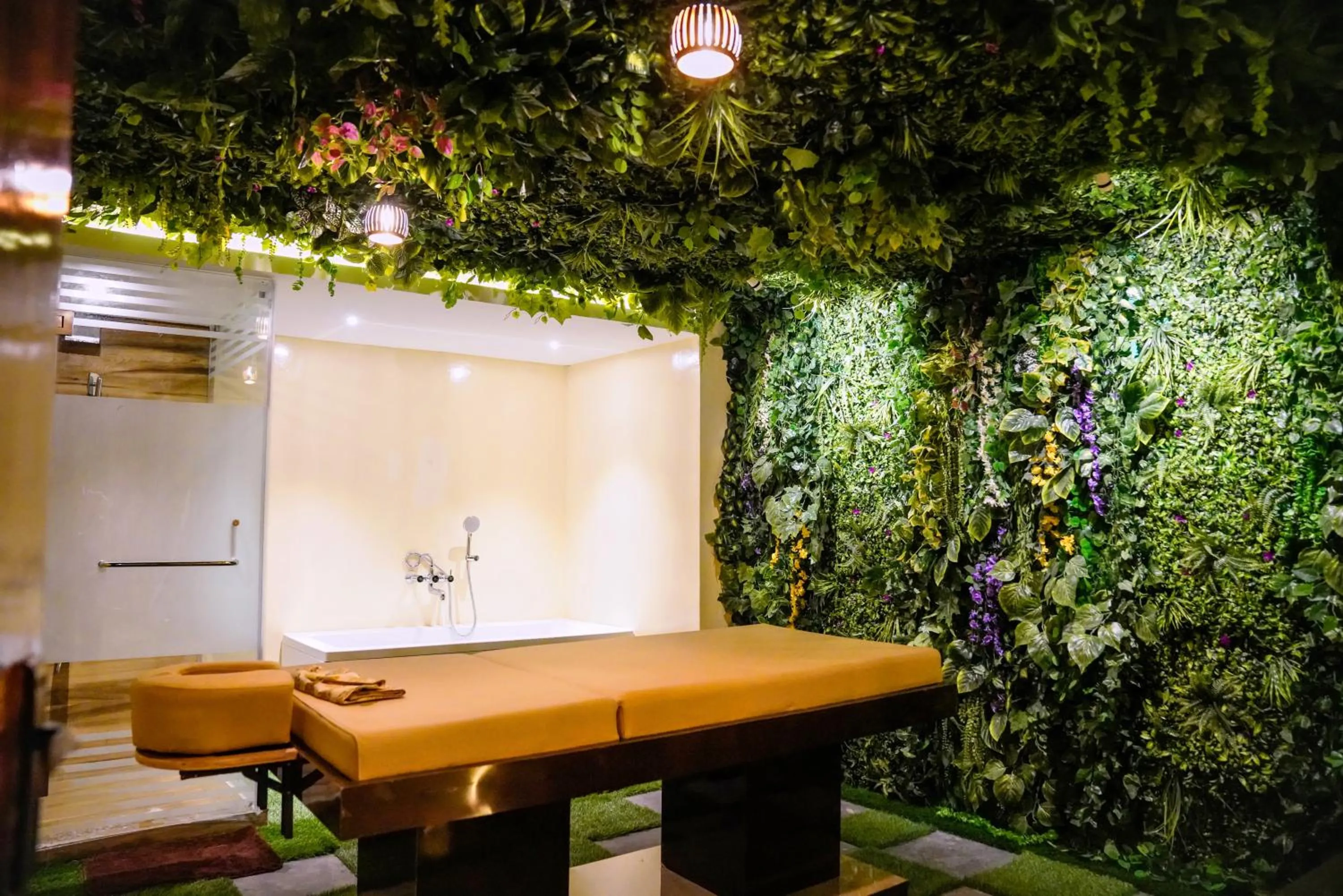 Spa and wellness centre/facilities in Hotel Roopa