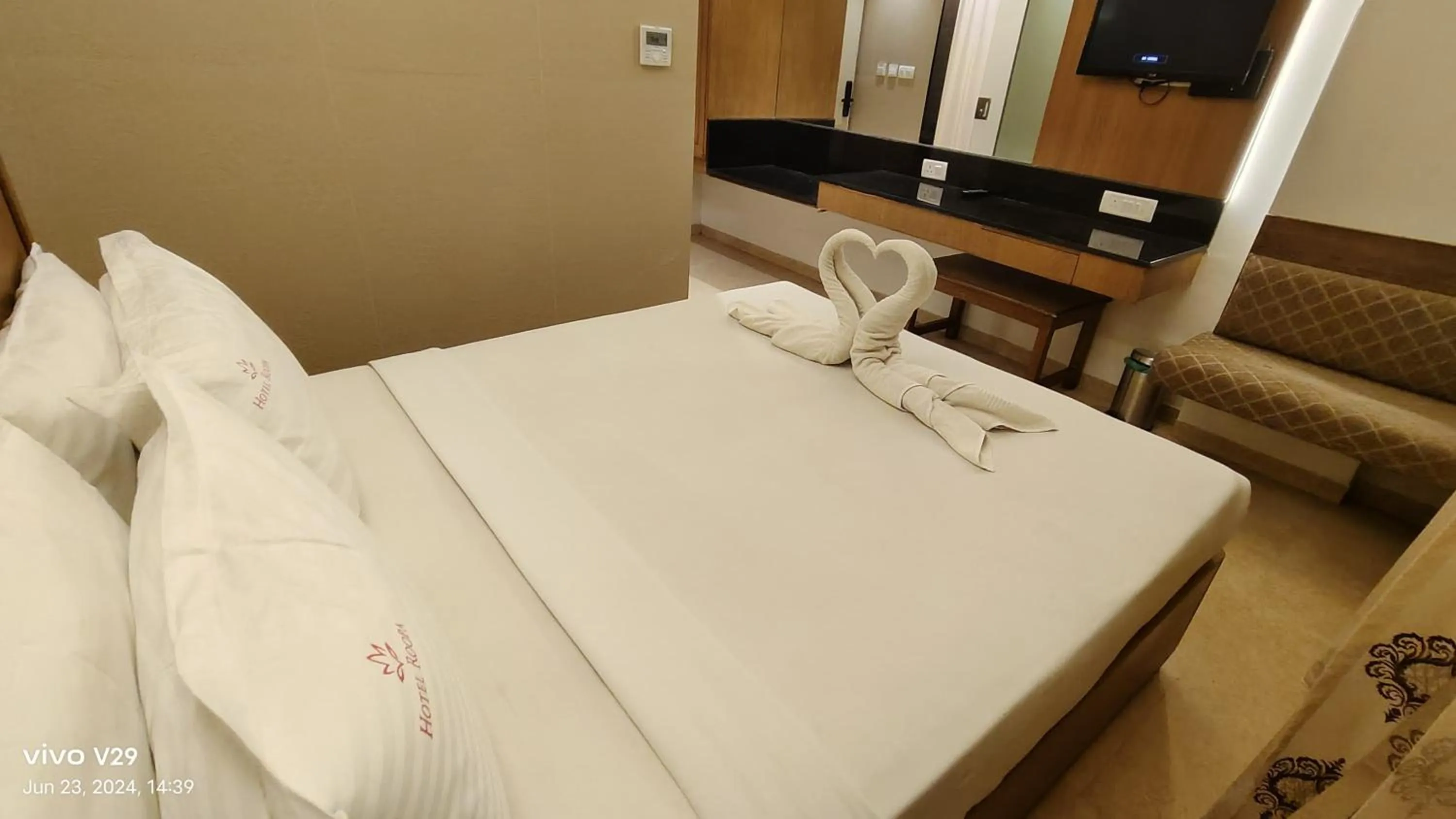 Bedroom, Bed in Hotel Roopa