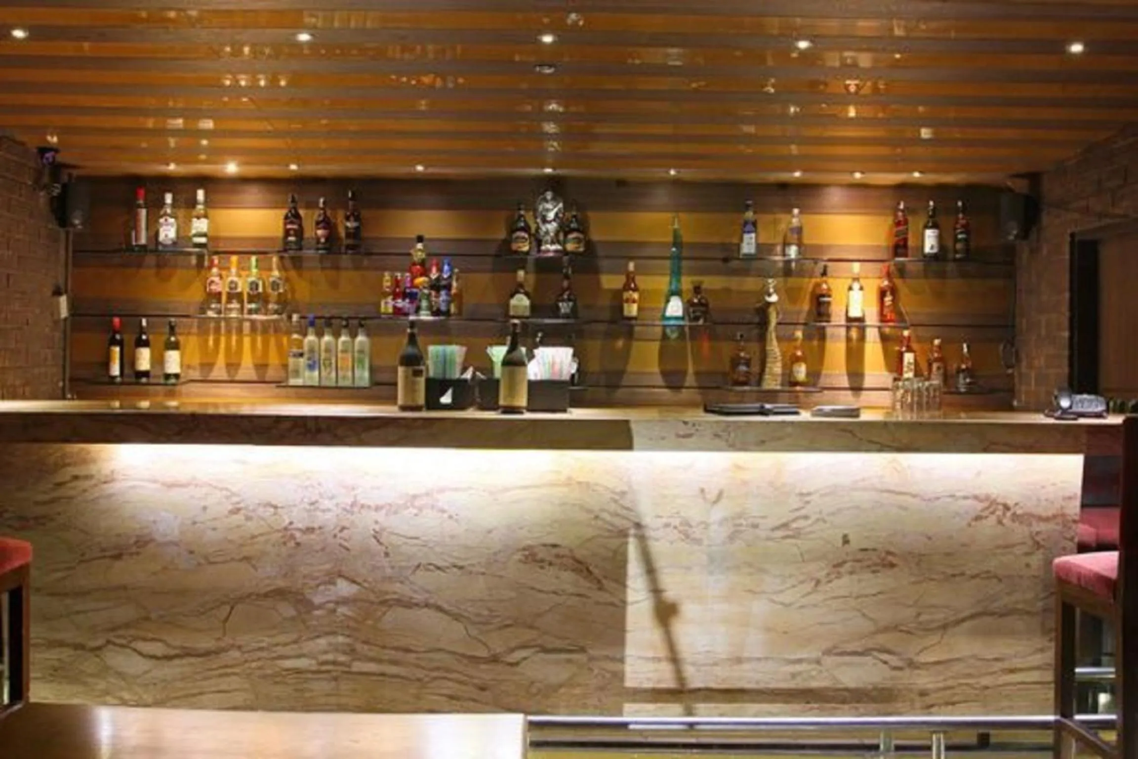 Restaurant/places to eat in Hotel Roopa