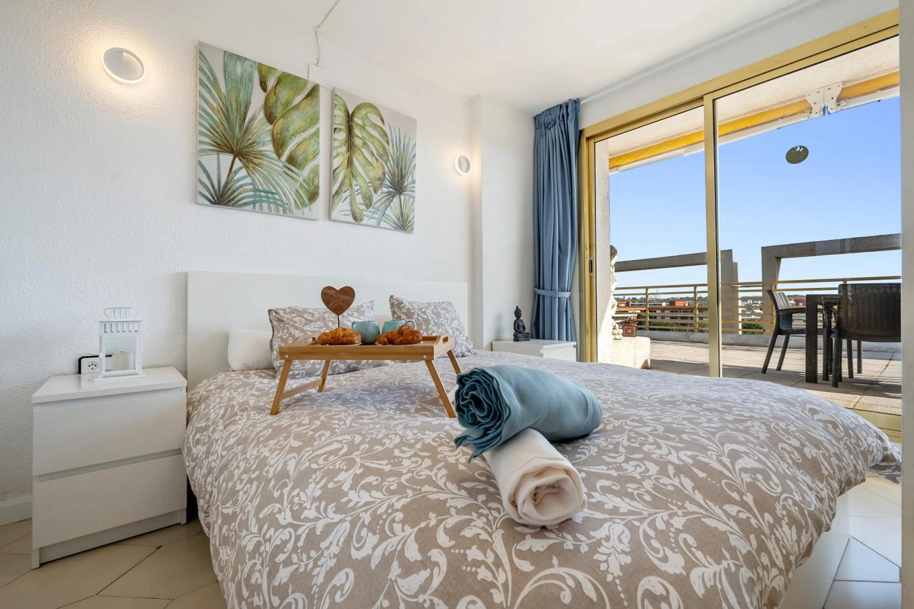 Bed in Salou apartment beach