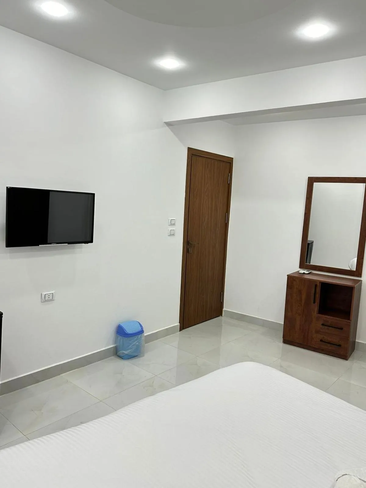 Communal lounge/ TV room in Prince Pyramids Inn