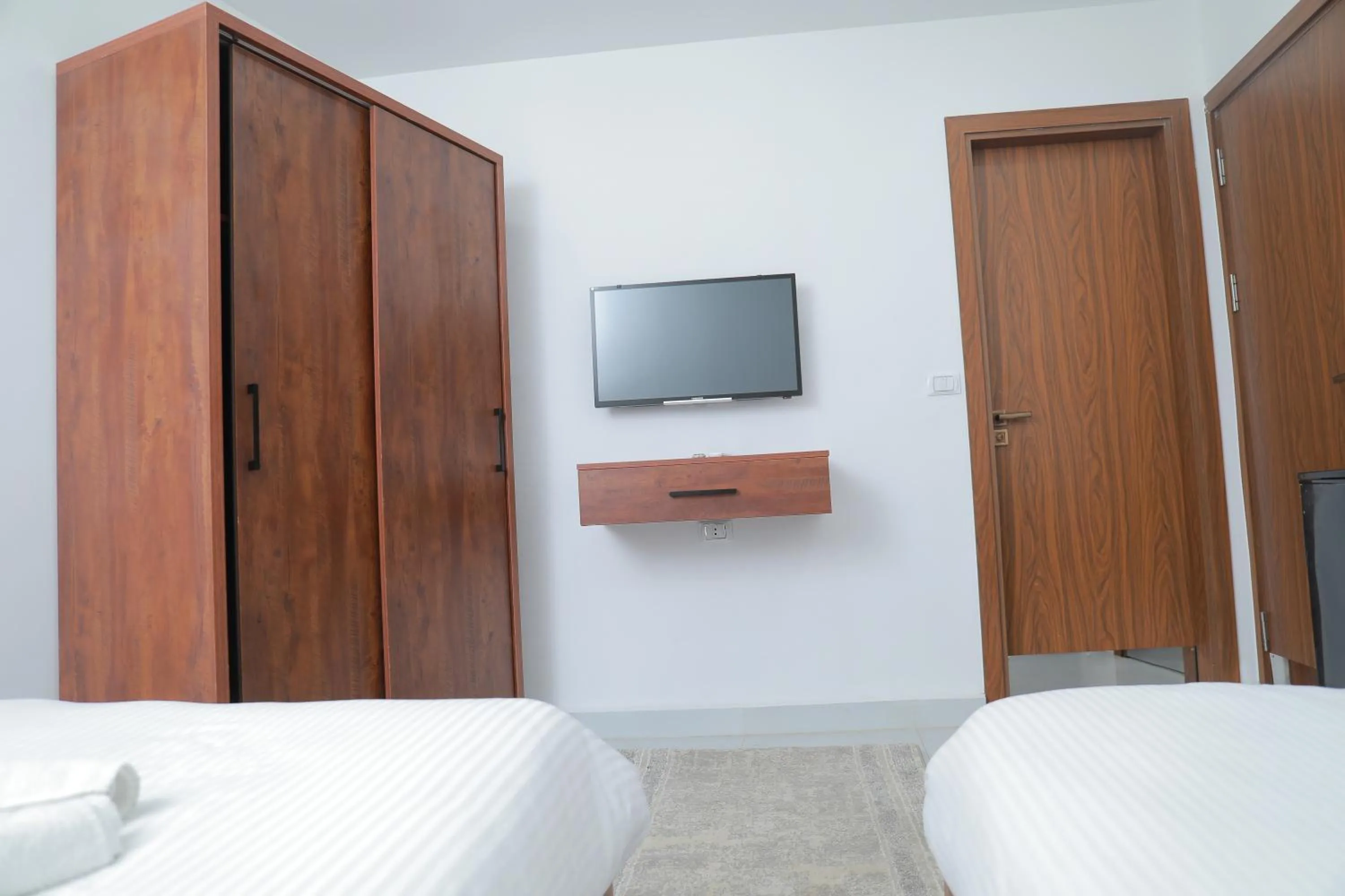 Communal lounge/ TV room in Prince Pyramids Inn