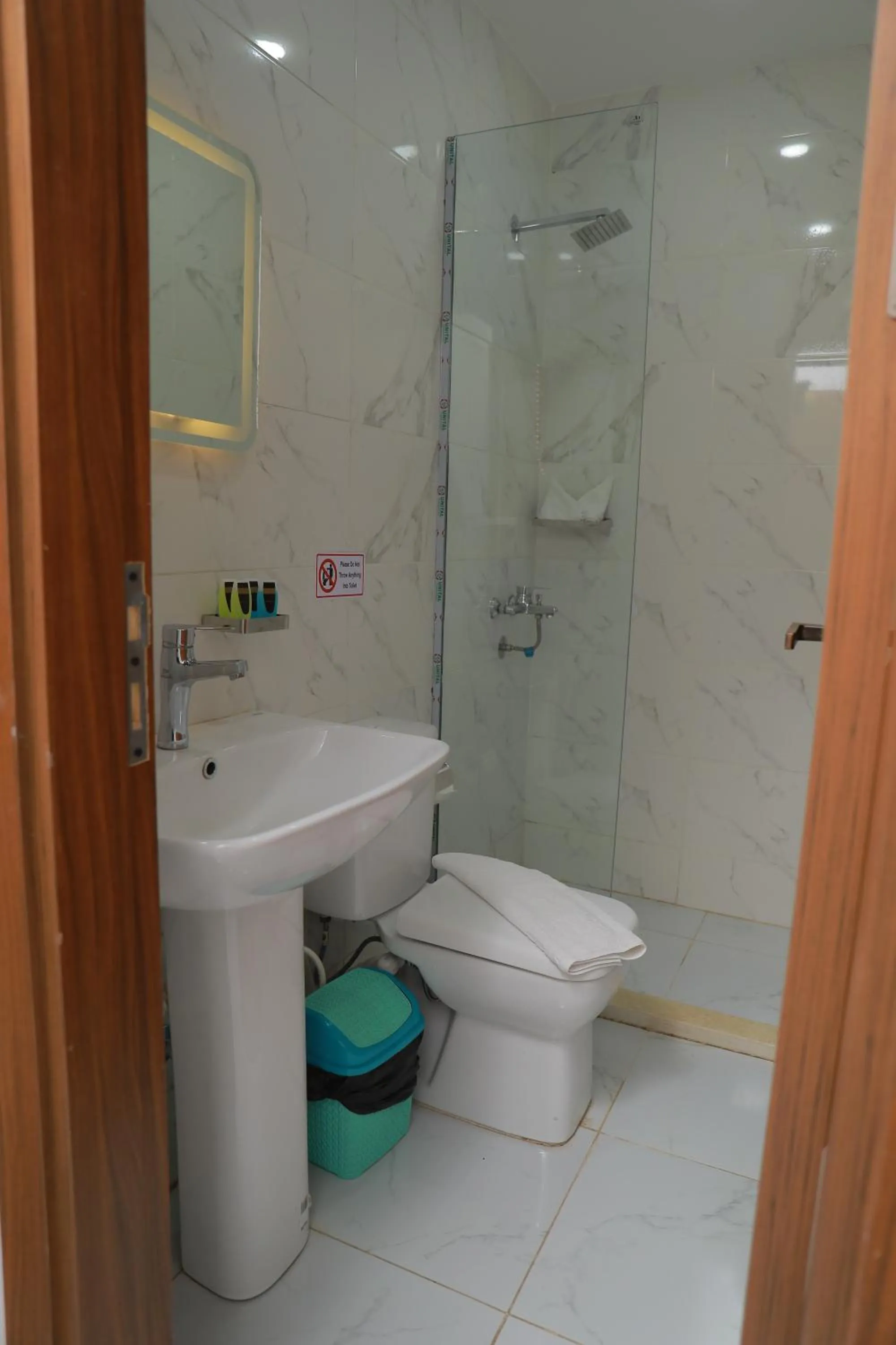 Shower in Prince Pyramids Inn