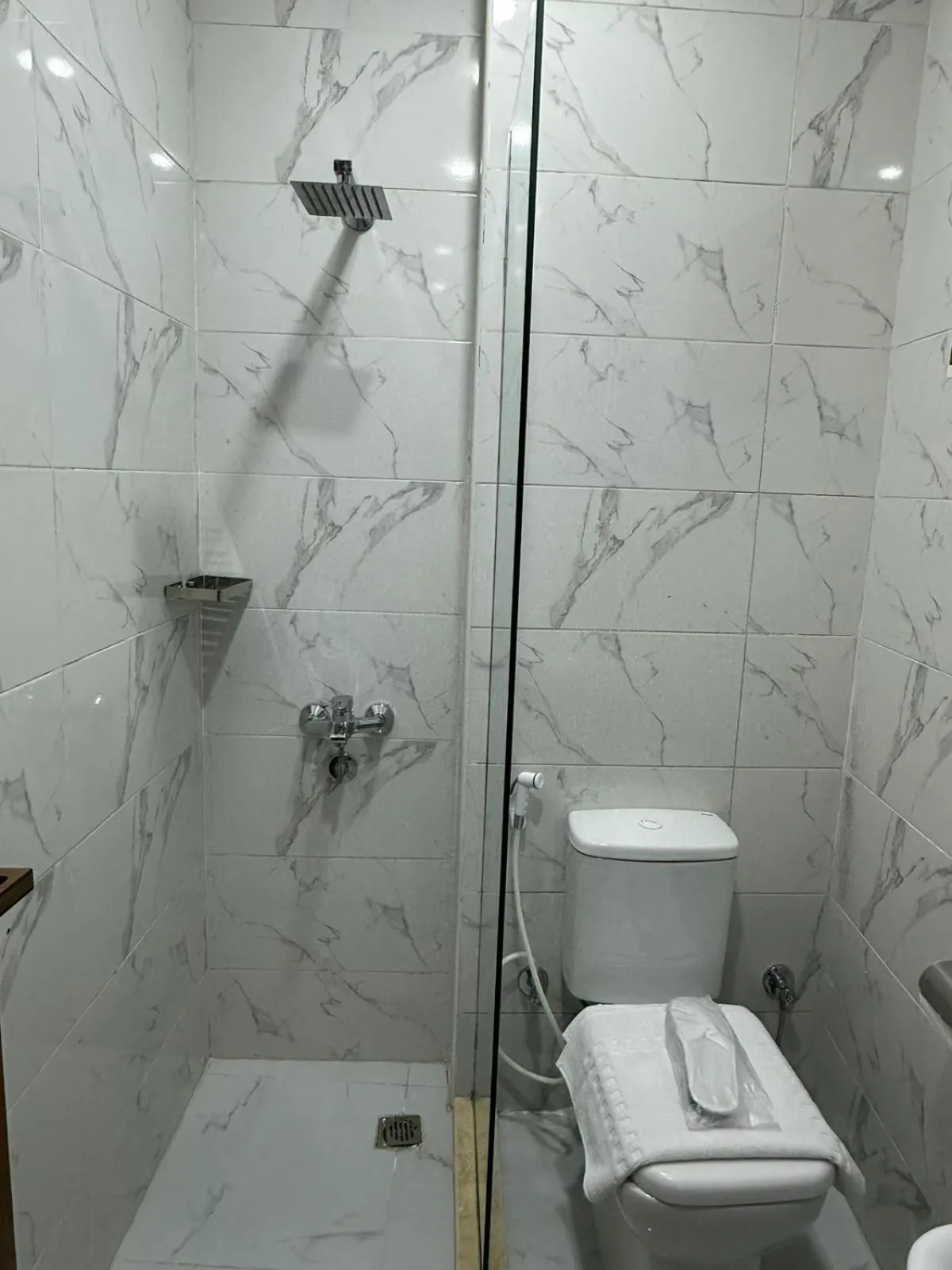 Shower in Prince Pyramids Inn