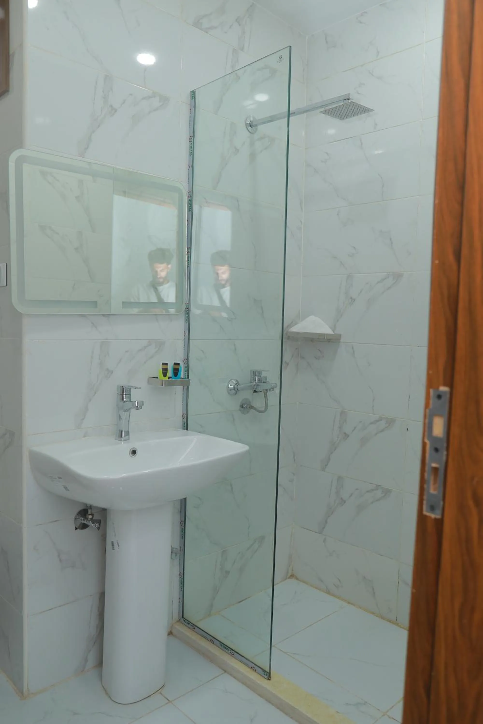 Shower in Prince Pyramids Inn