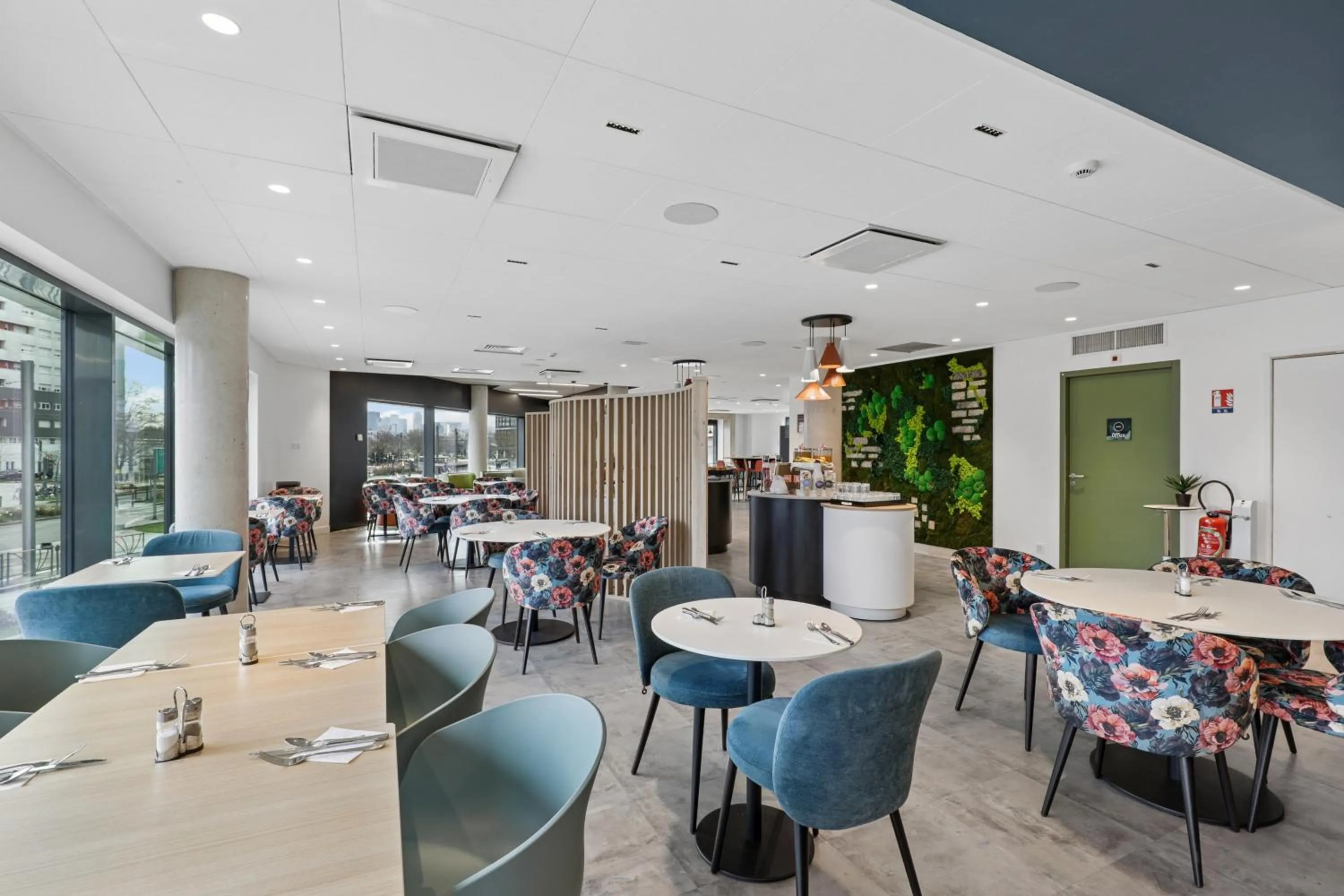 Breakfast in ibis Styles Bezons Paris La Défense