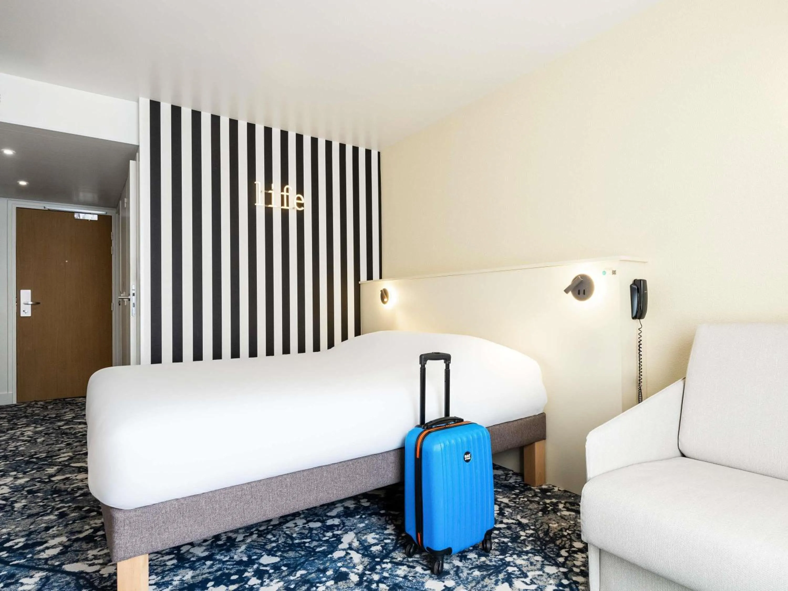 Bedroom, Bed in greet Hotel Paris 13 Porte d'Italie