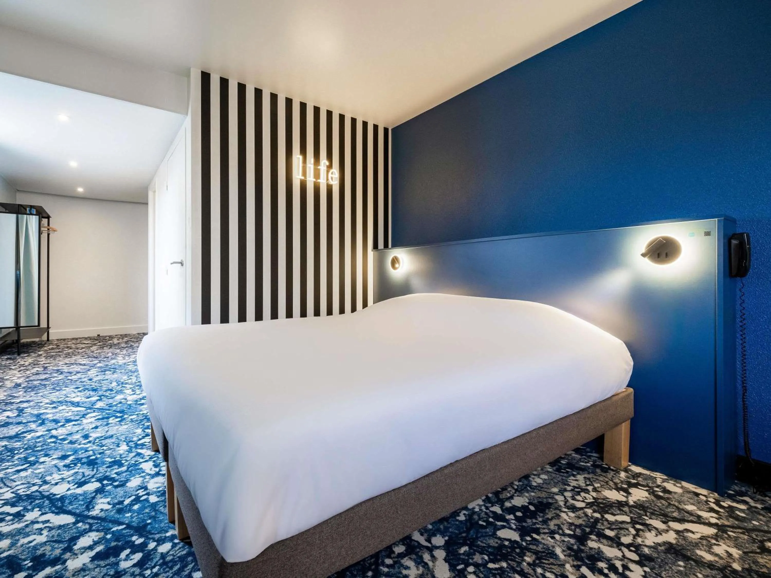 Bedroom, Bed in greet Hotel Paris 13 Porte d'Italie