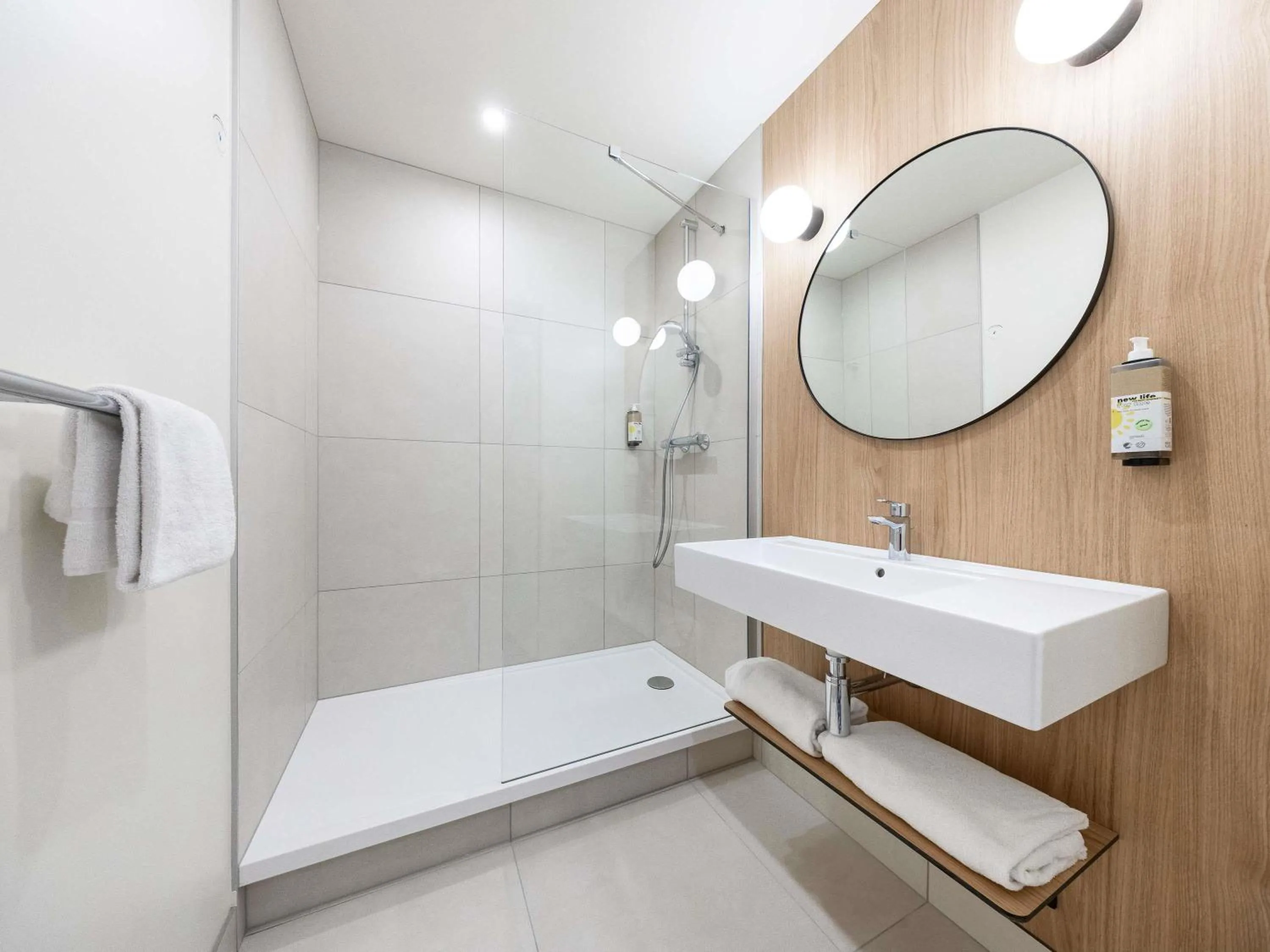 Bedroom in greet Hotel Paris 13 Porte d'Italie